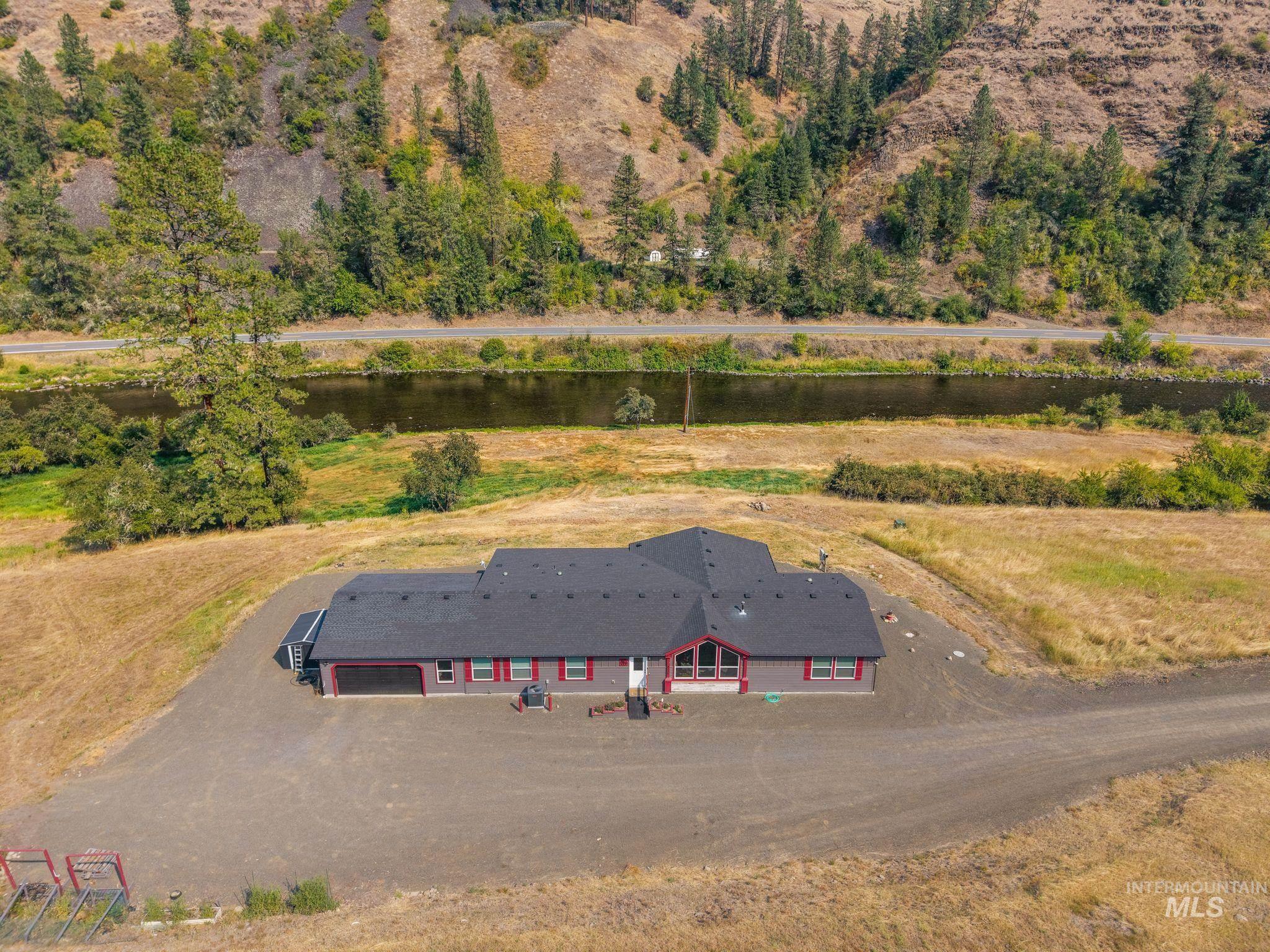 2136 Lukes Gulch Road — photo