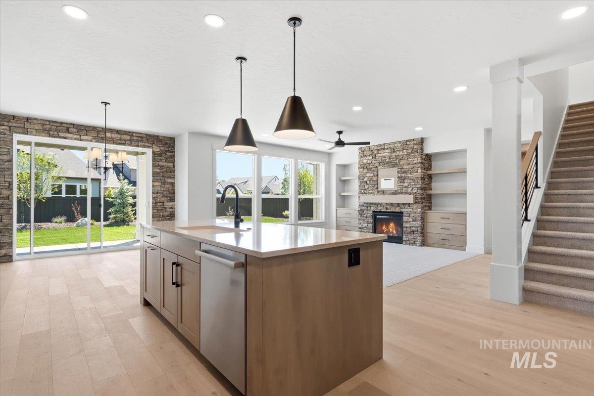 5869 Pinpoint Way — photo