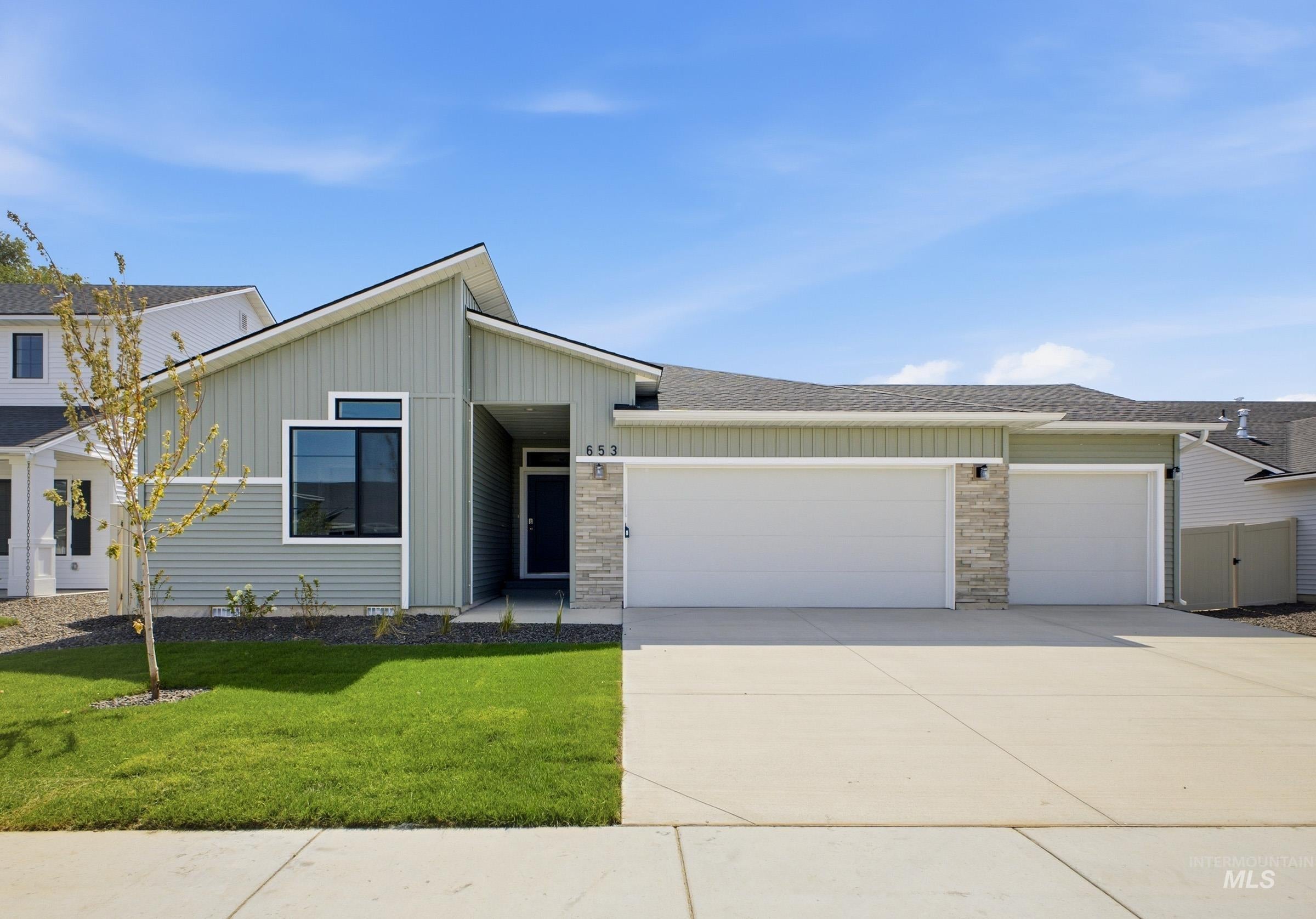 653 W Novak Dr — photo
