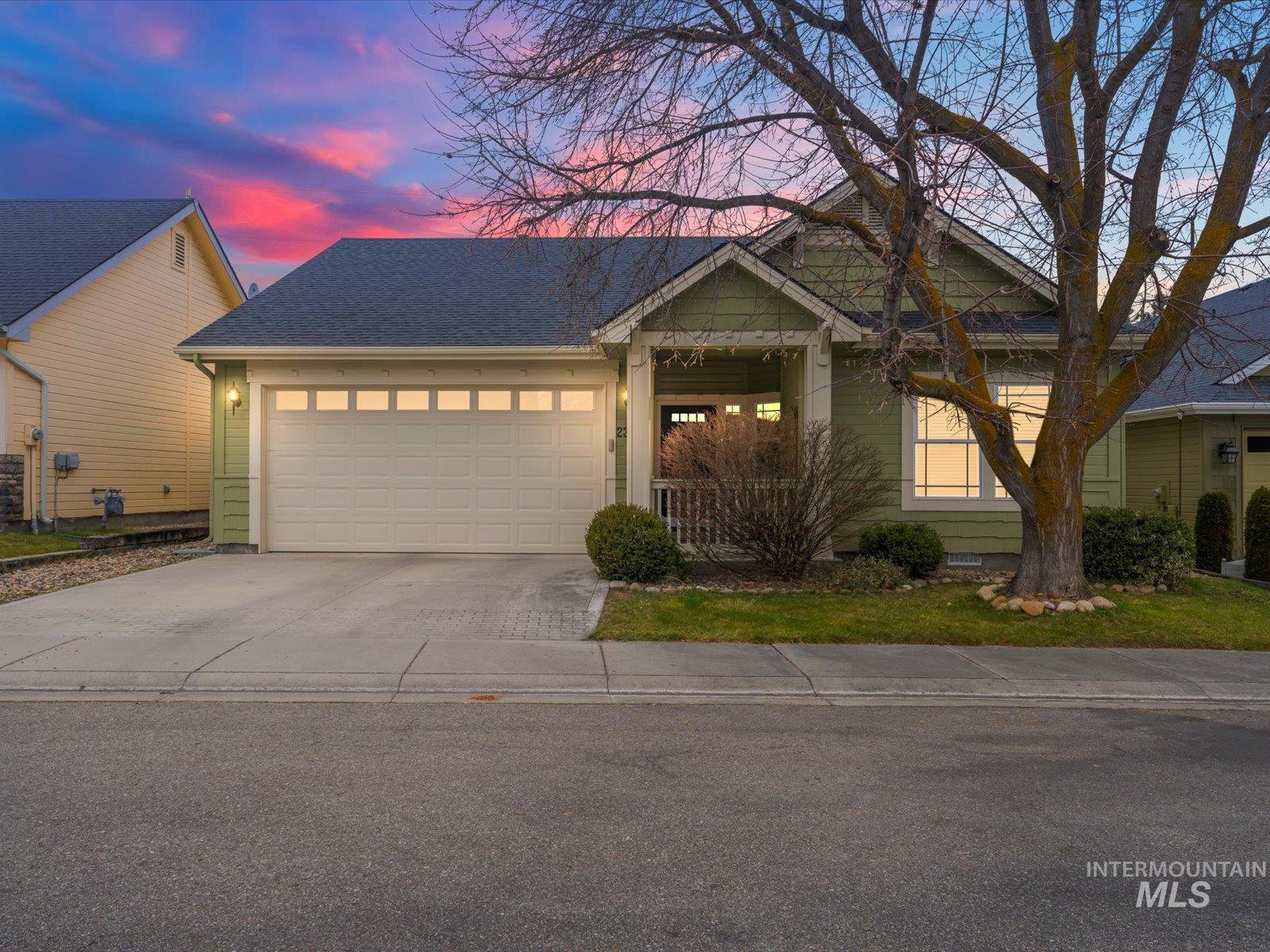 2333 N Eagle Creek — photo