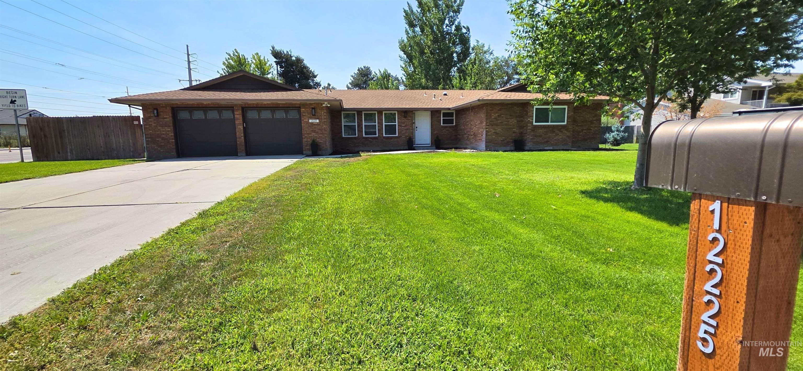 12225 W Lewis And Clark — photo