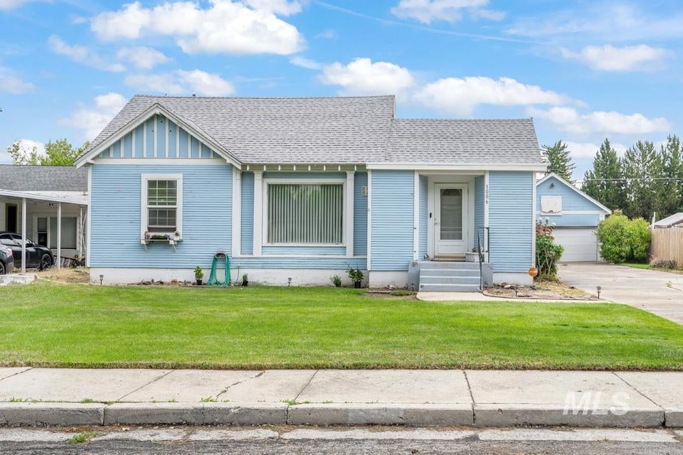 1006 E 1st Street — photo