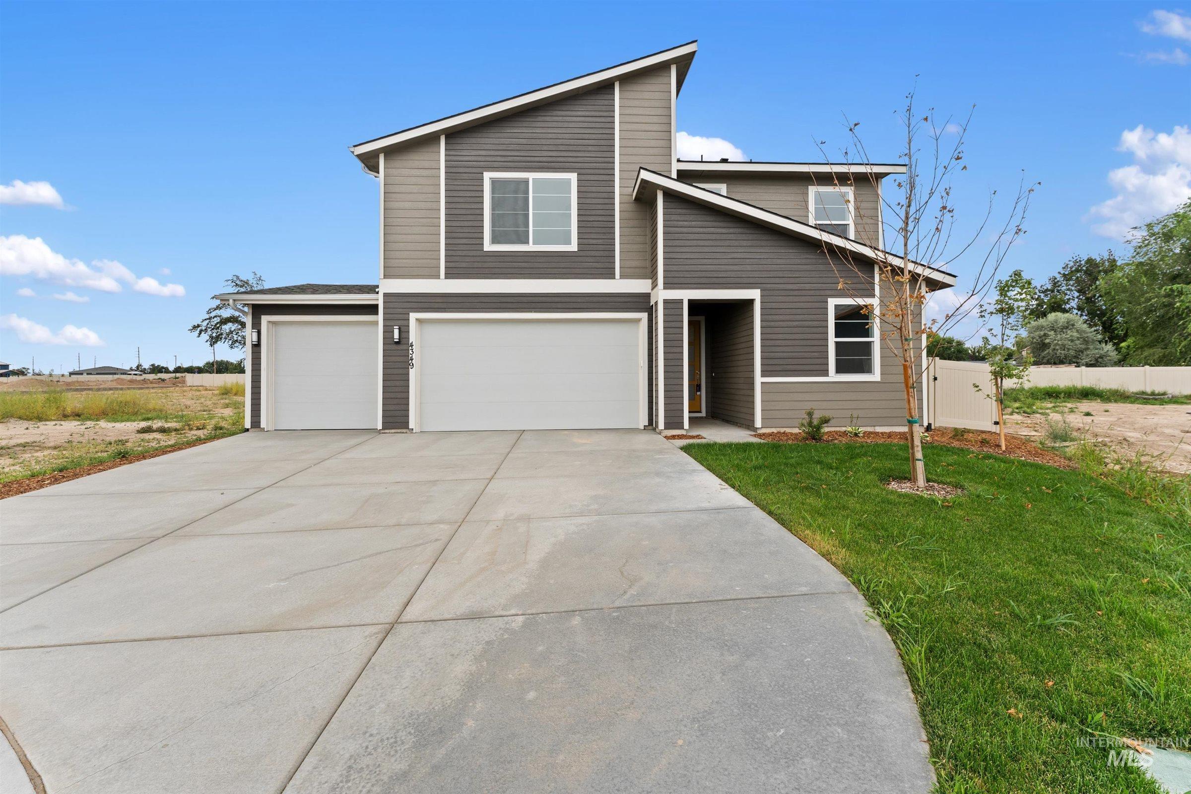 4349 E Briscoe Dr — photo
