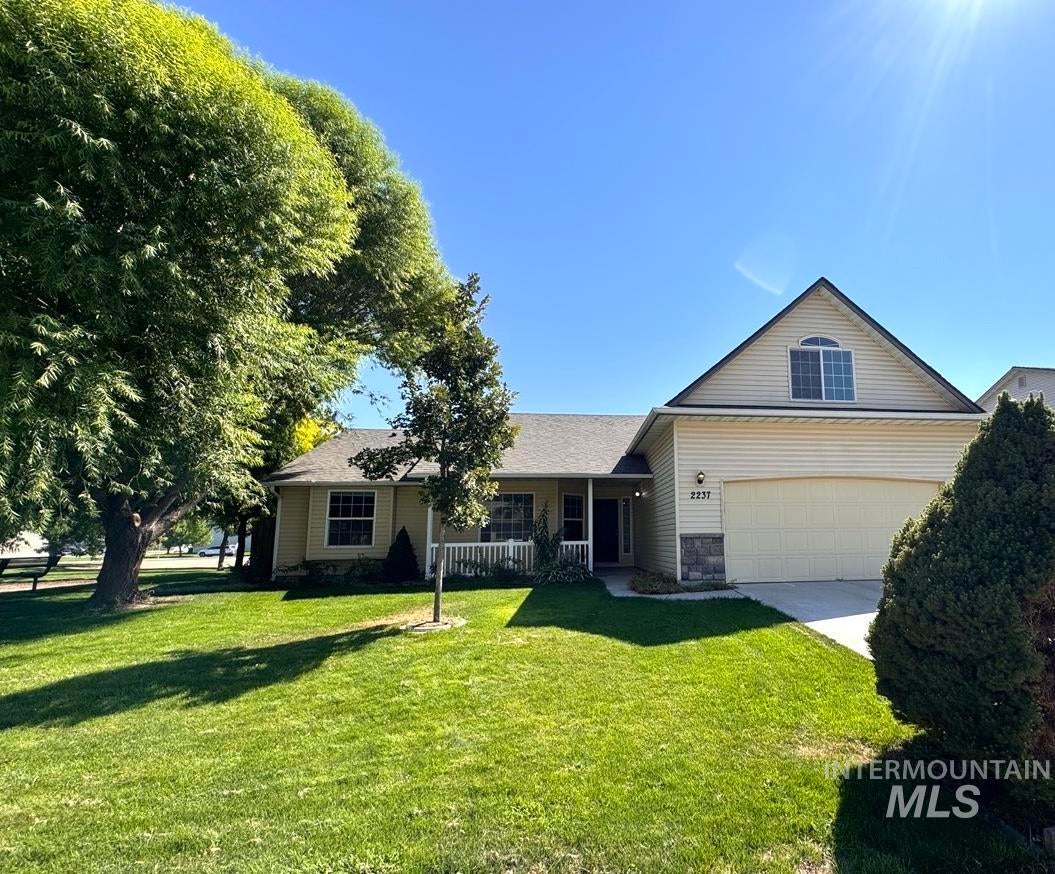 2237 W Lake Pointe Ct — photo