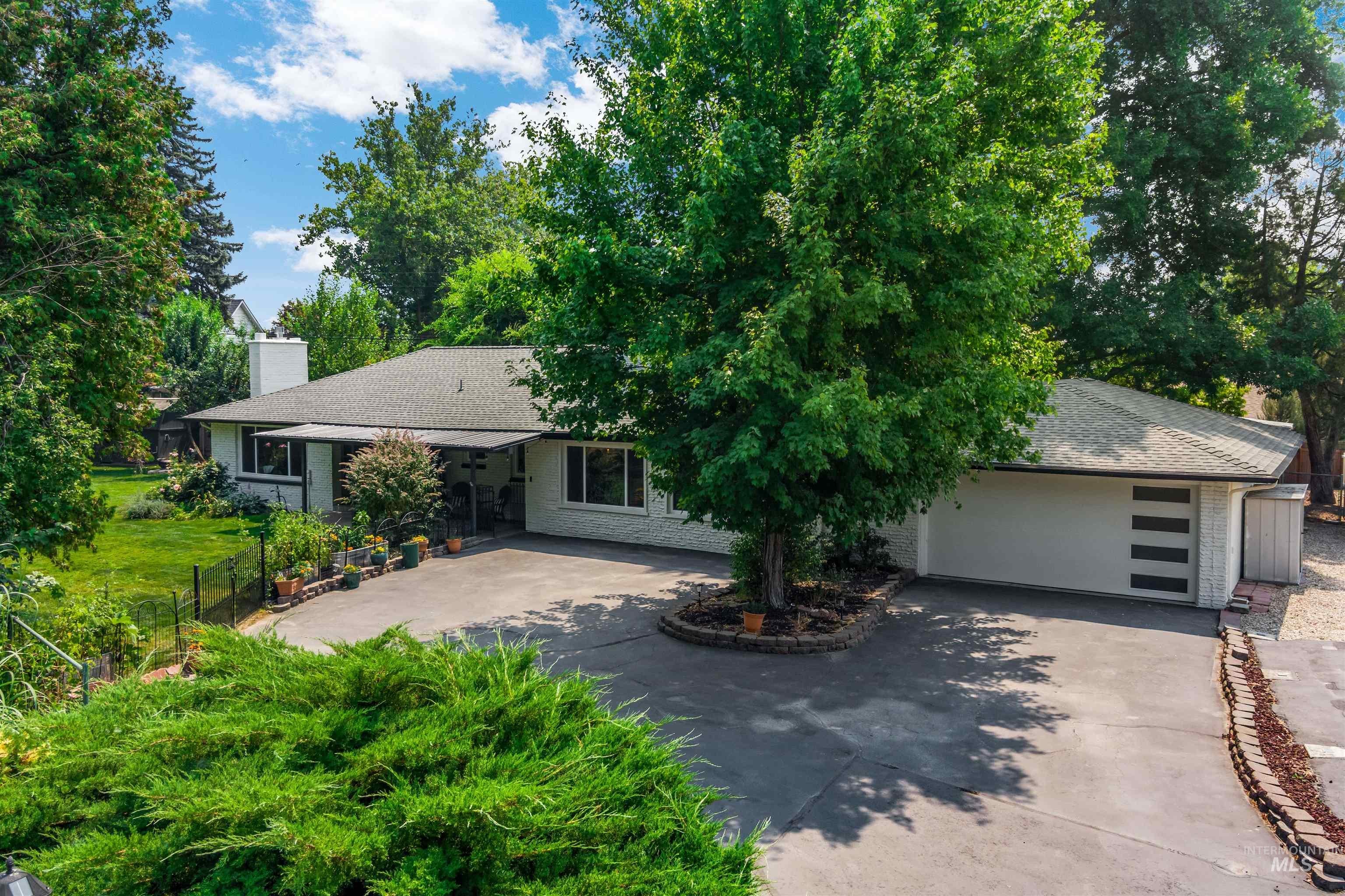 157 W Willoway Drive — photo