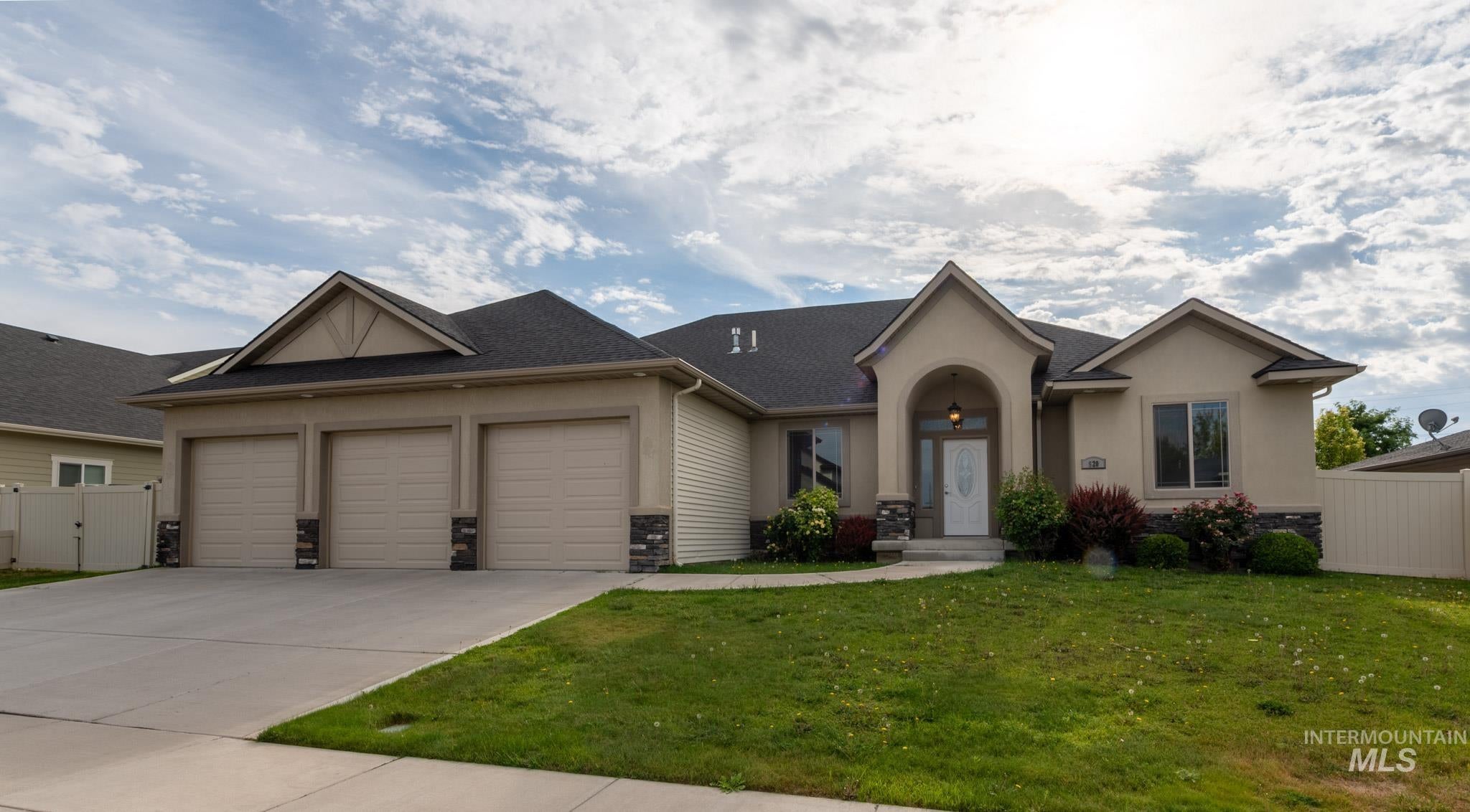 520 Sun Terrance Drive — photo