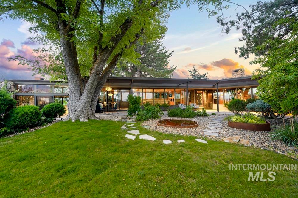 1513 N Claremont Dr — photo
