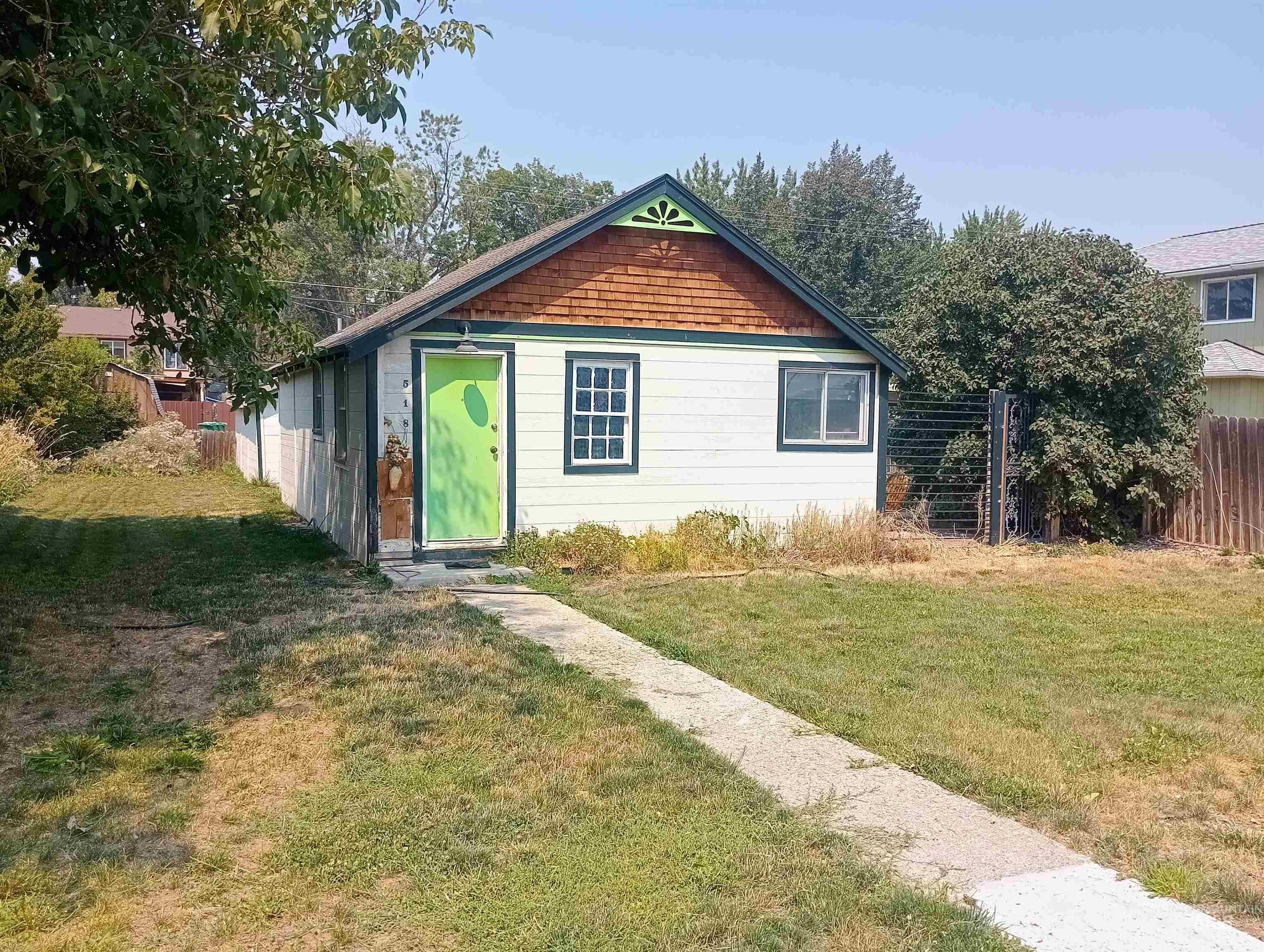518 E Broadway Ave — photo