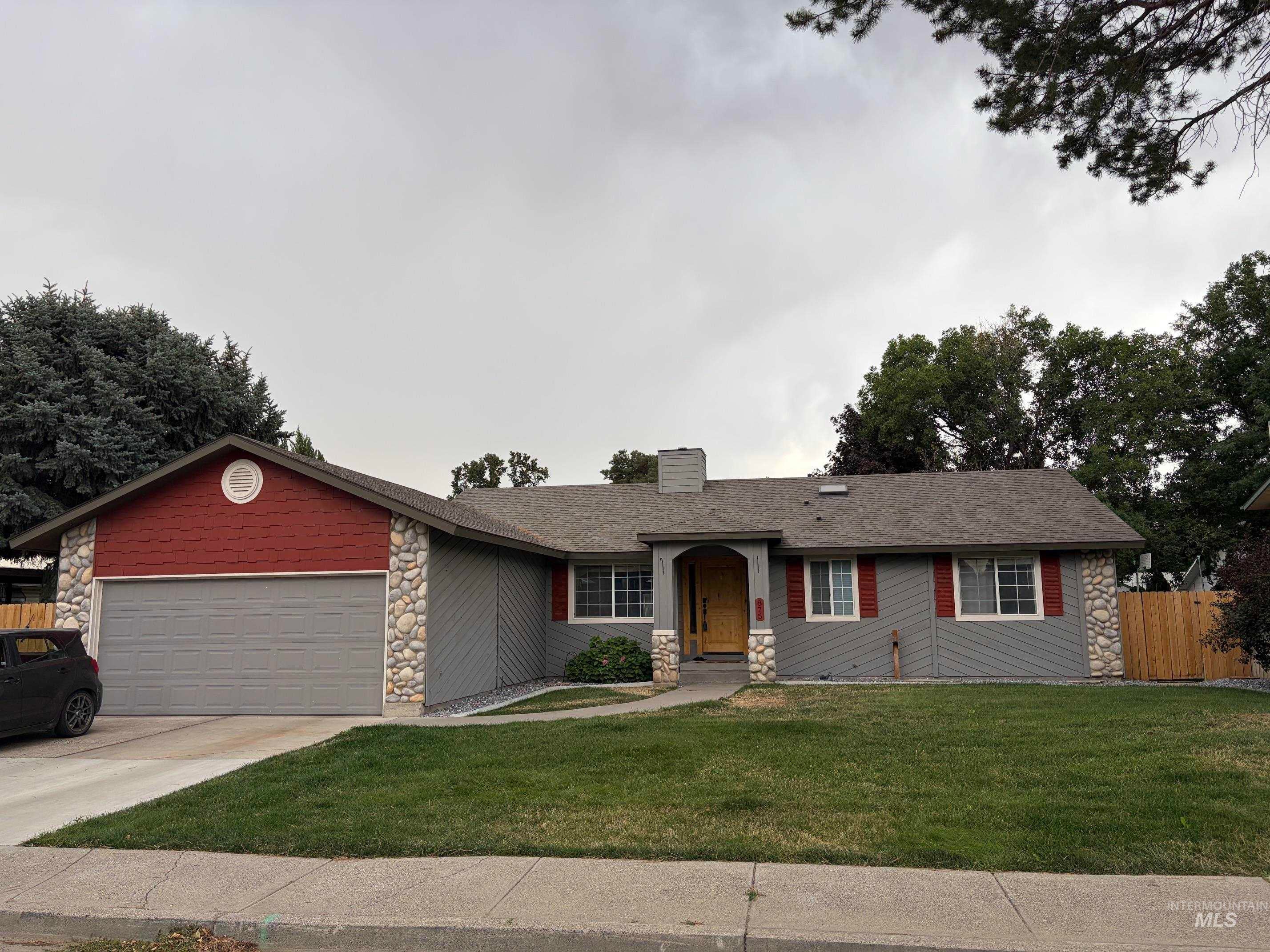 875 Terrell Dr — photo