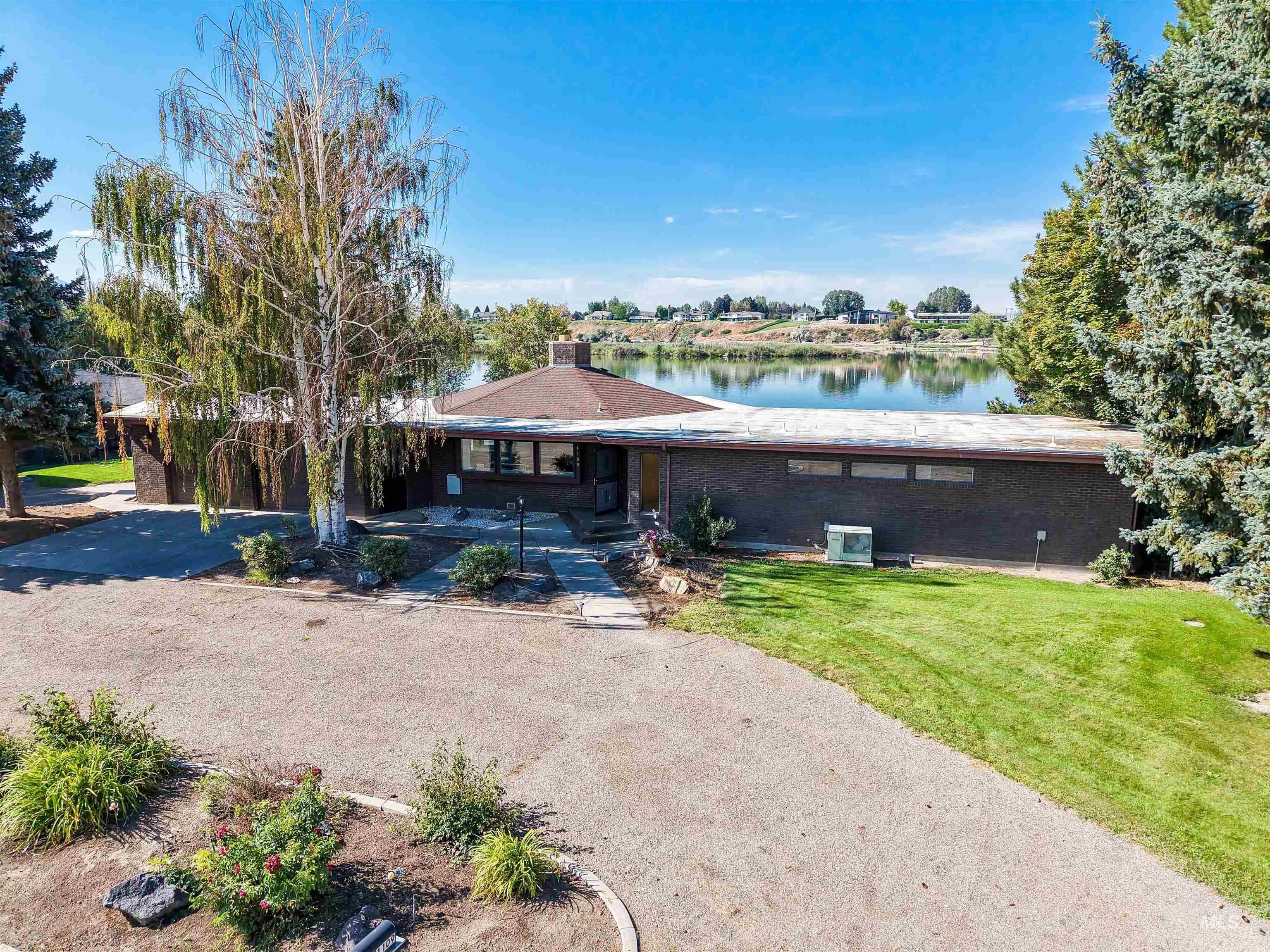 1109 S River Drive — photo