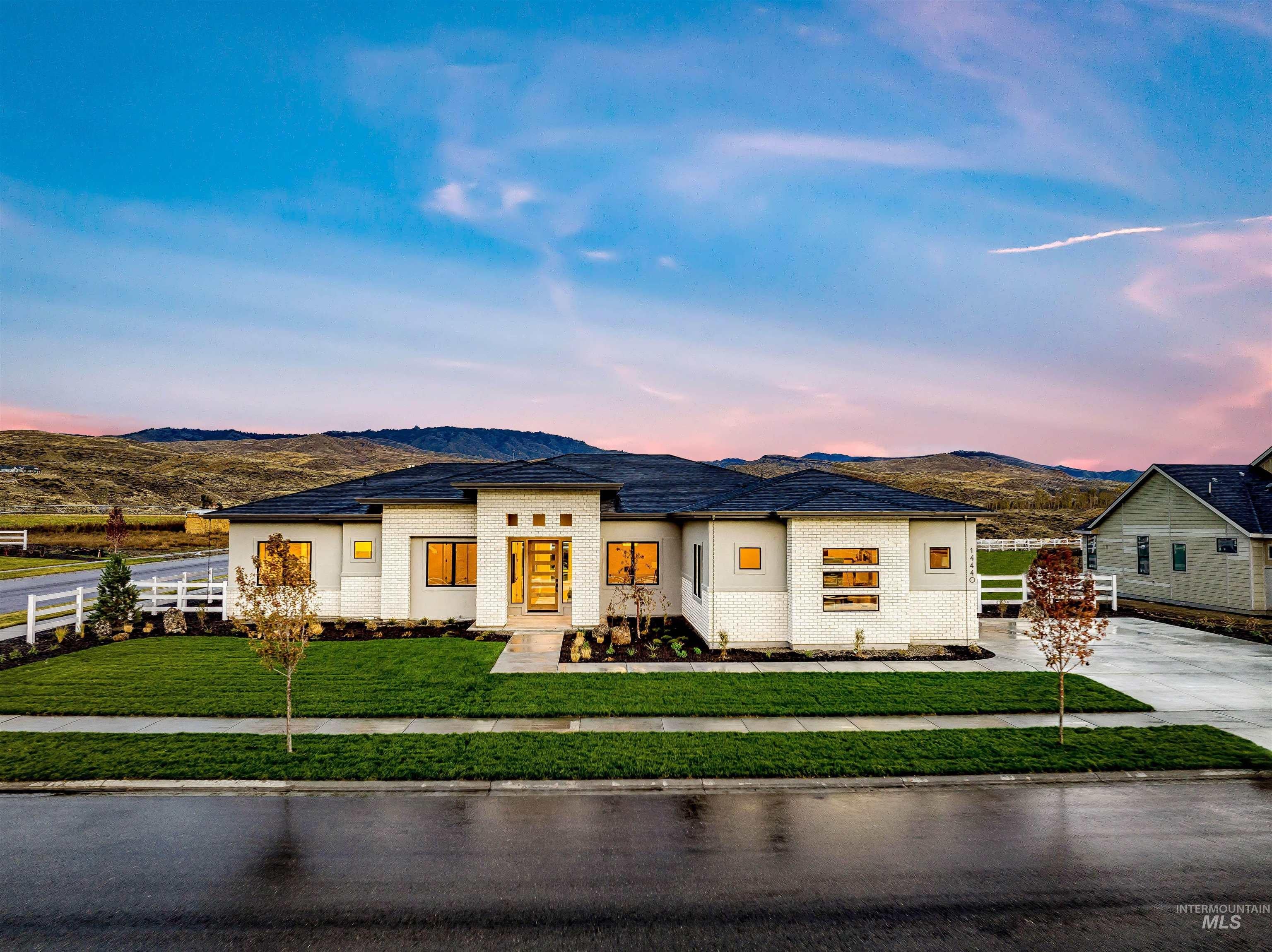 14475 N Woodpecker Ave — photo