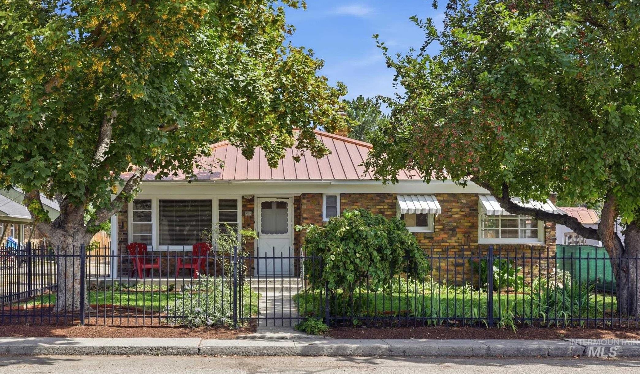 824 S Robert St. — photo