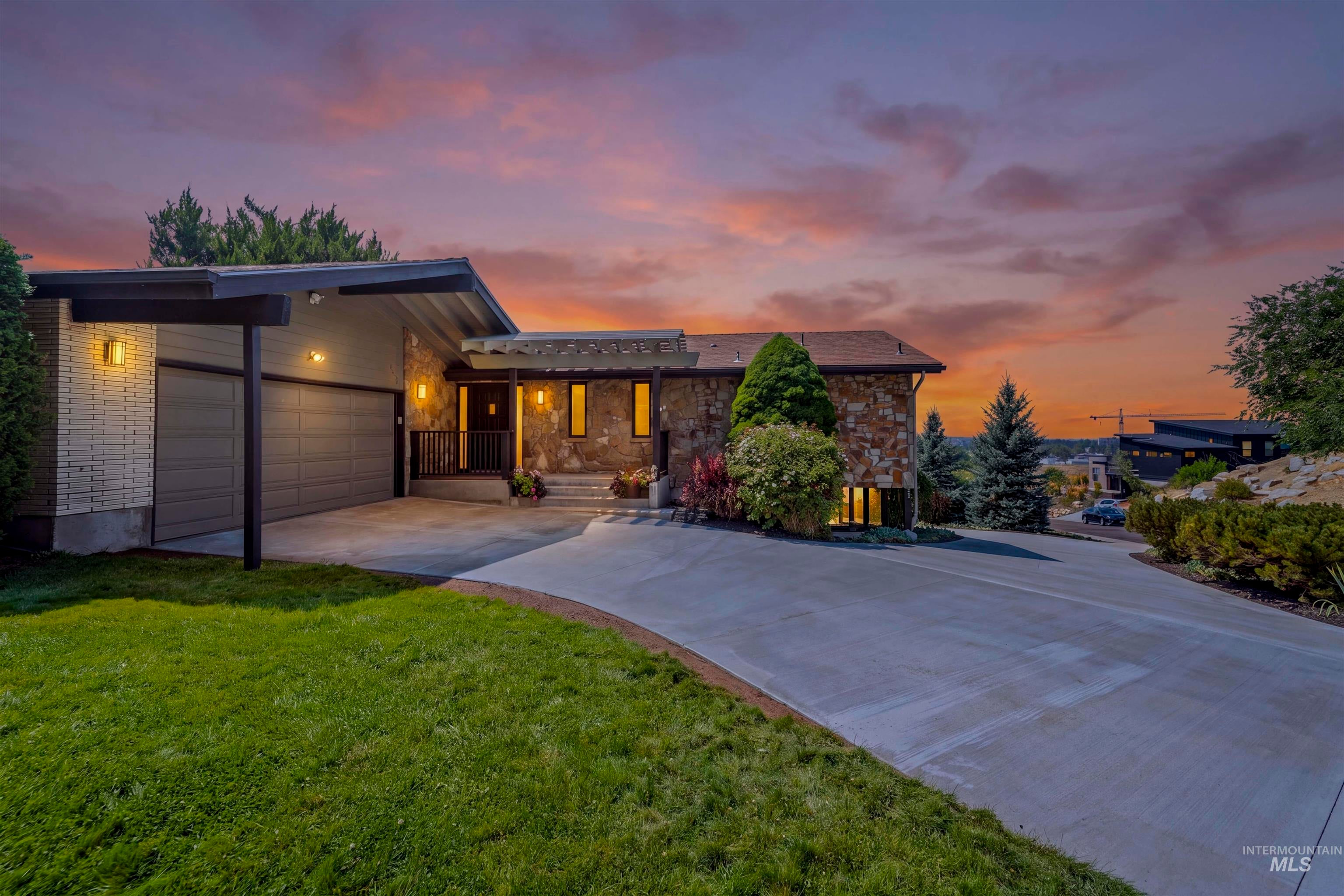 1113 E Santa Maria Dr — photo