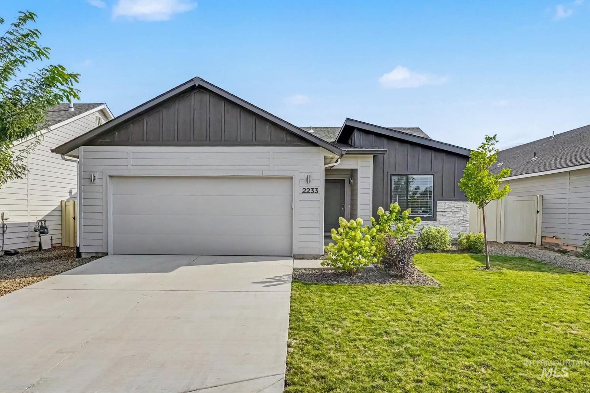 2233 W Trout Lily St — photo