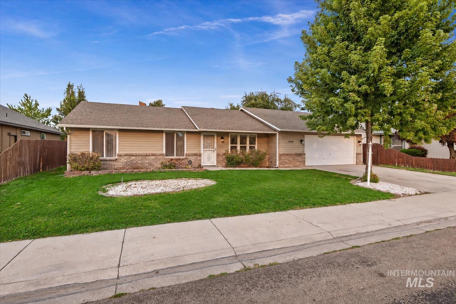 1558 N Tina Marie Ave — photo