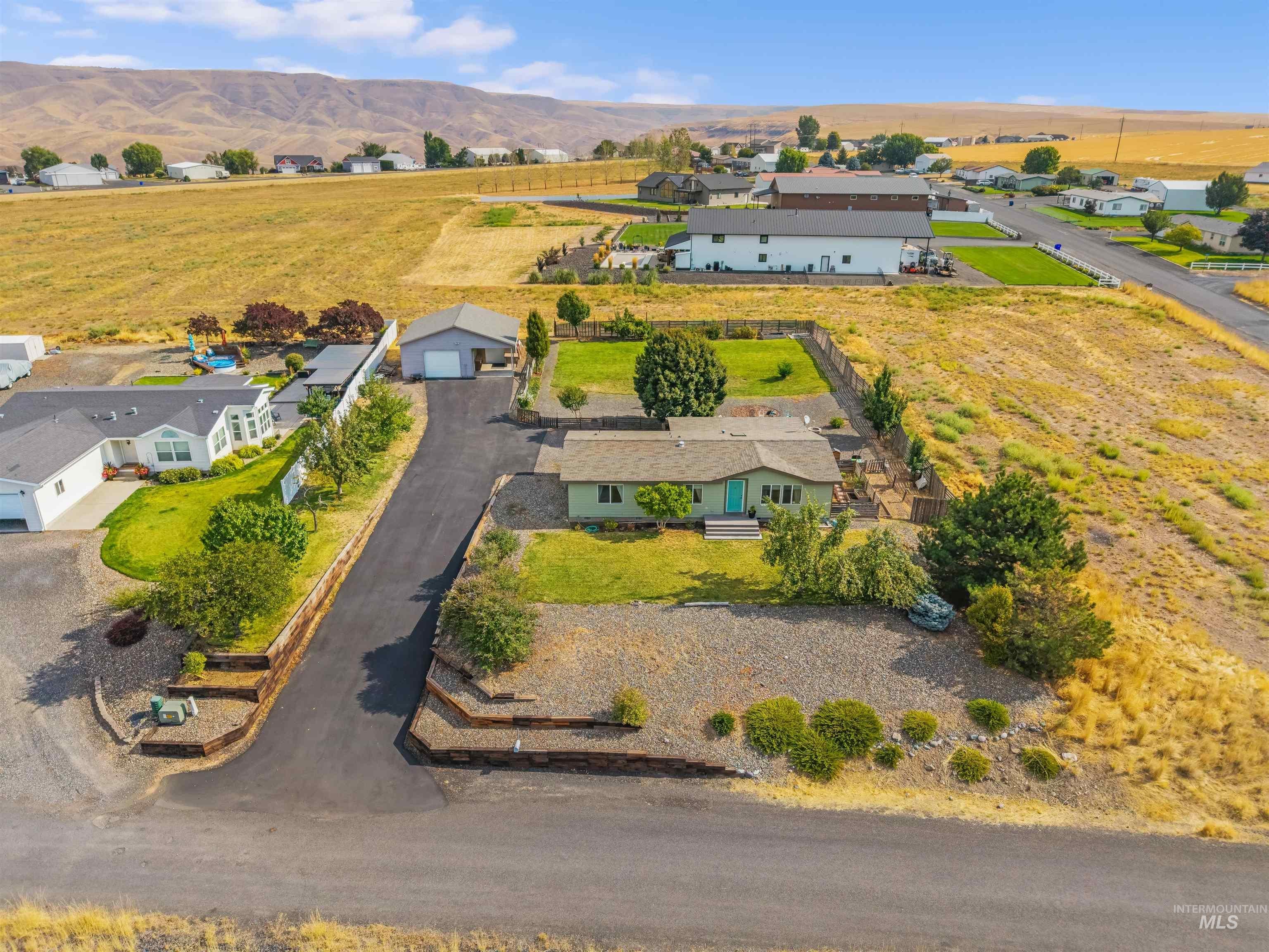1057 Redhawk Dr — photo