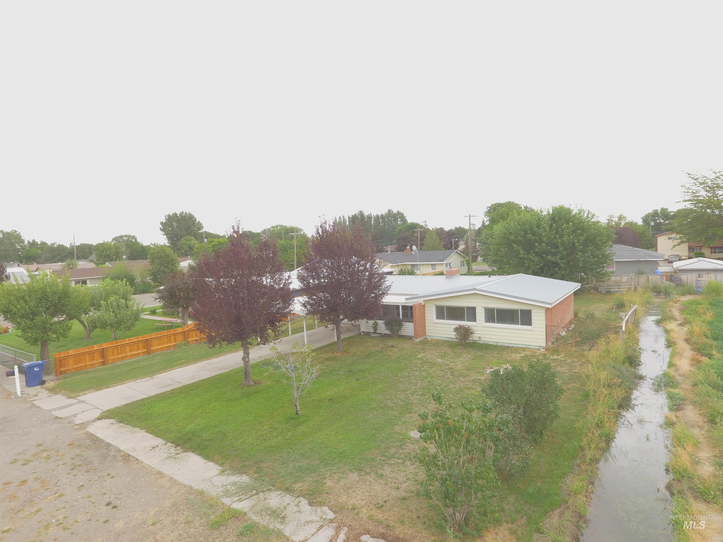 506 Freeman Way — photo