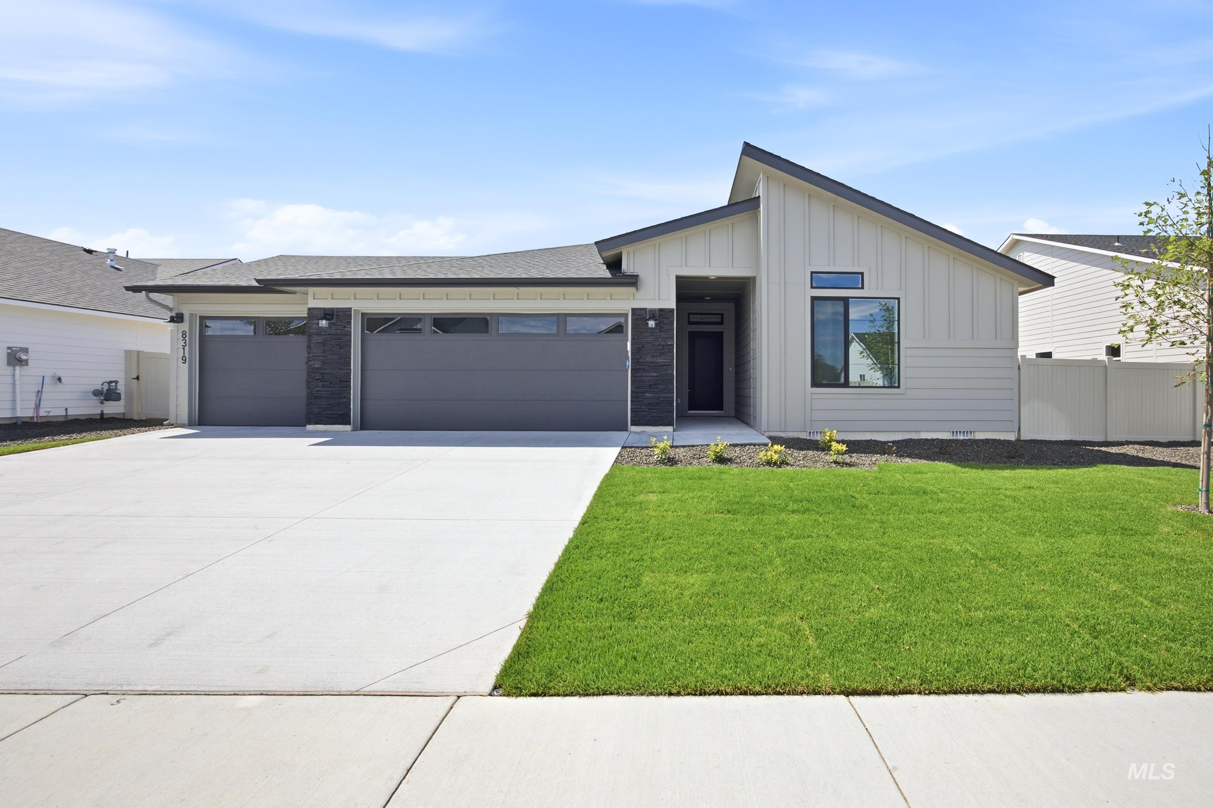 7319 W Newtown Dr — photo