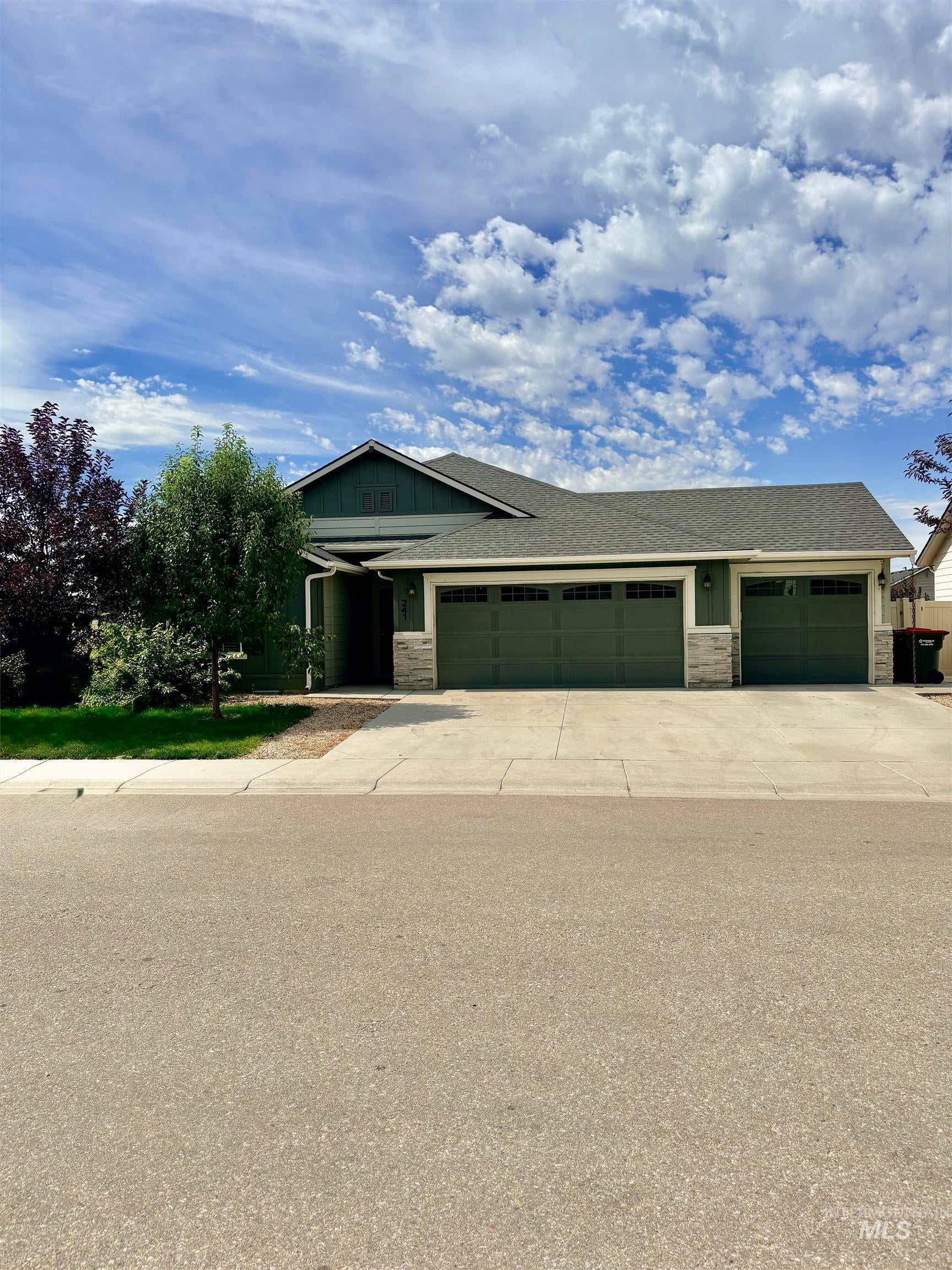 241 S Iceberg Lake Ave — photo