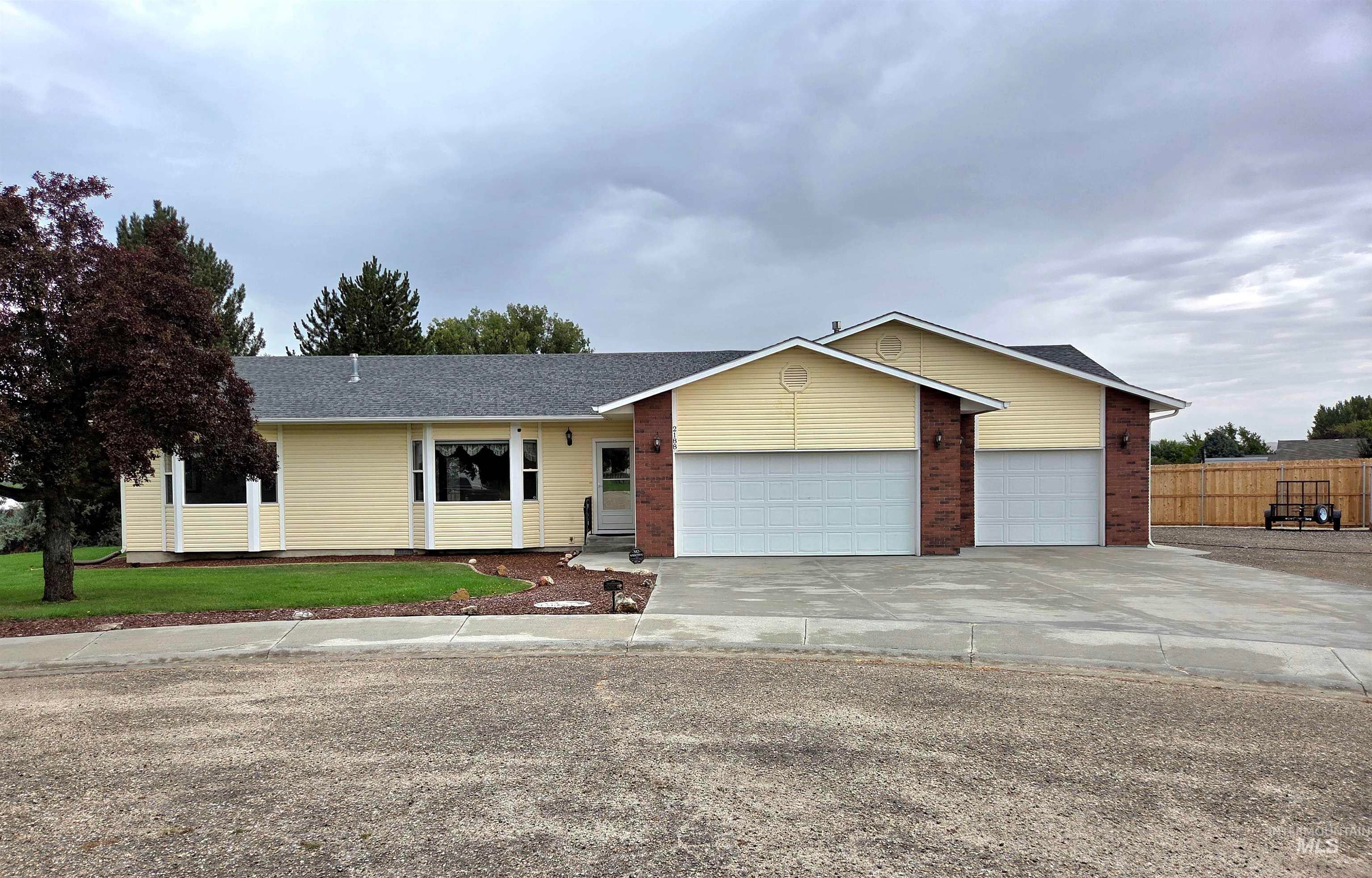 2188 Greenbrier Dr — photo