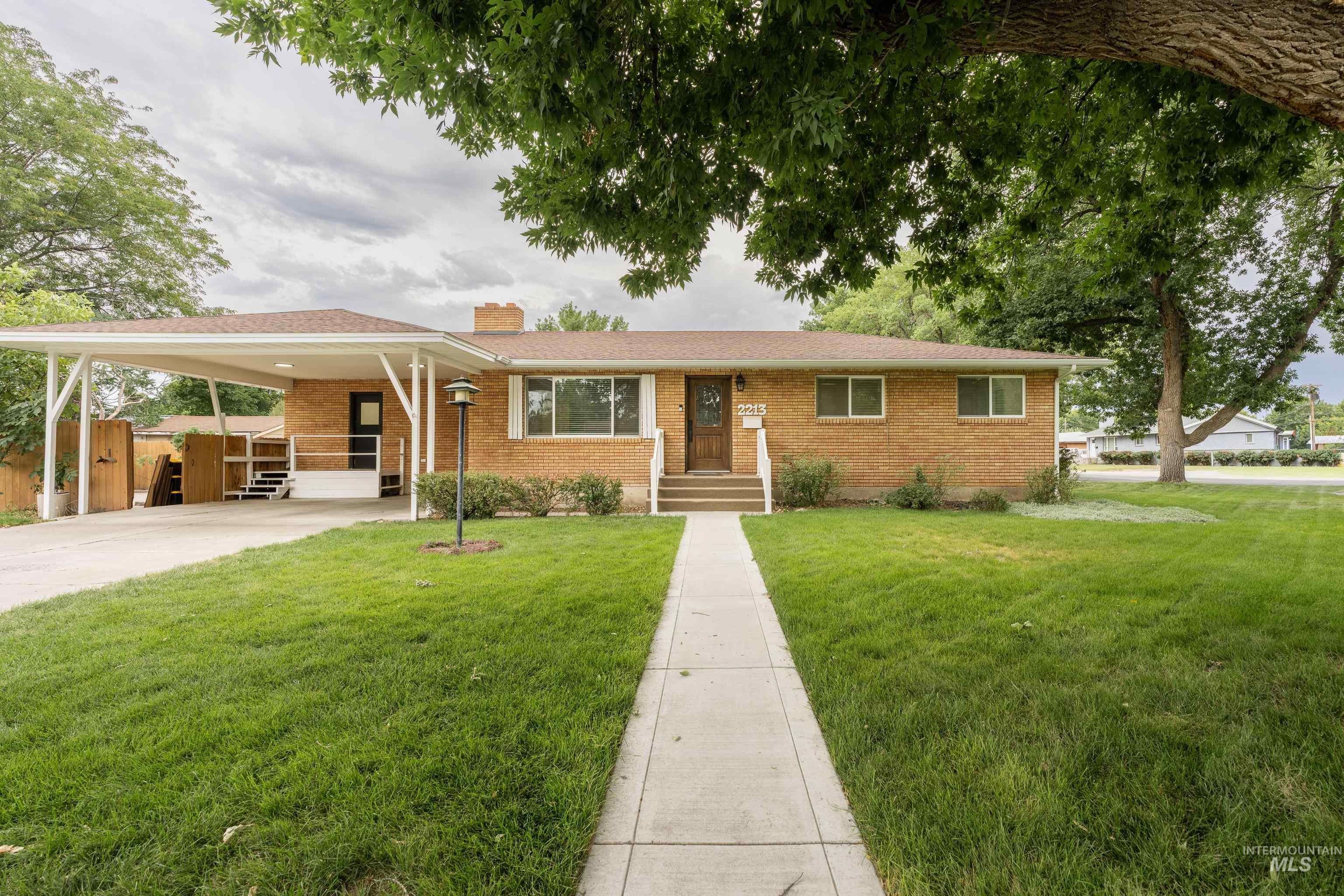 2213 Conant Dr — photo