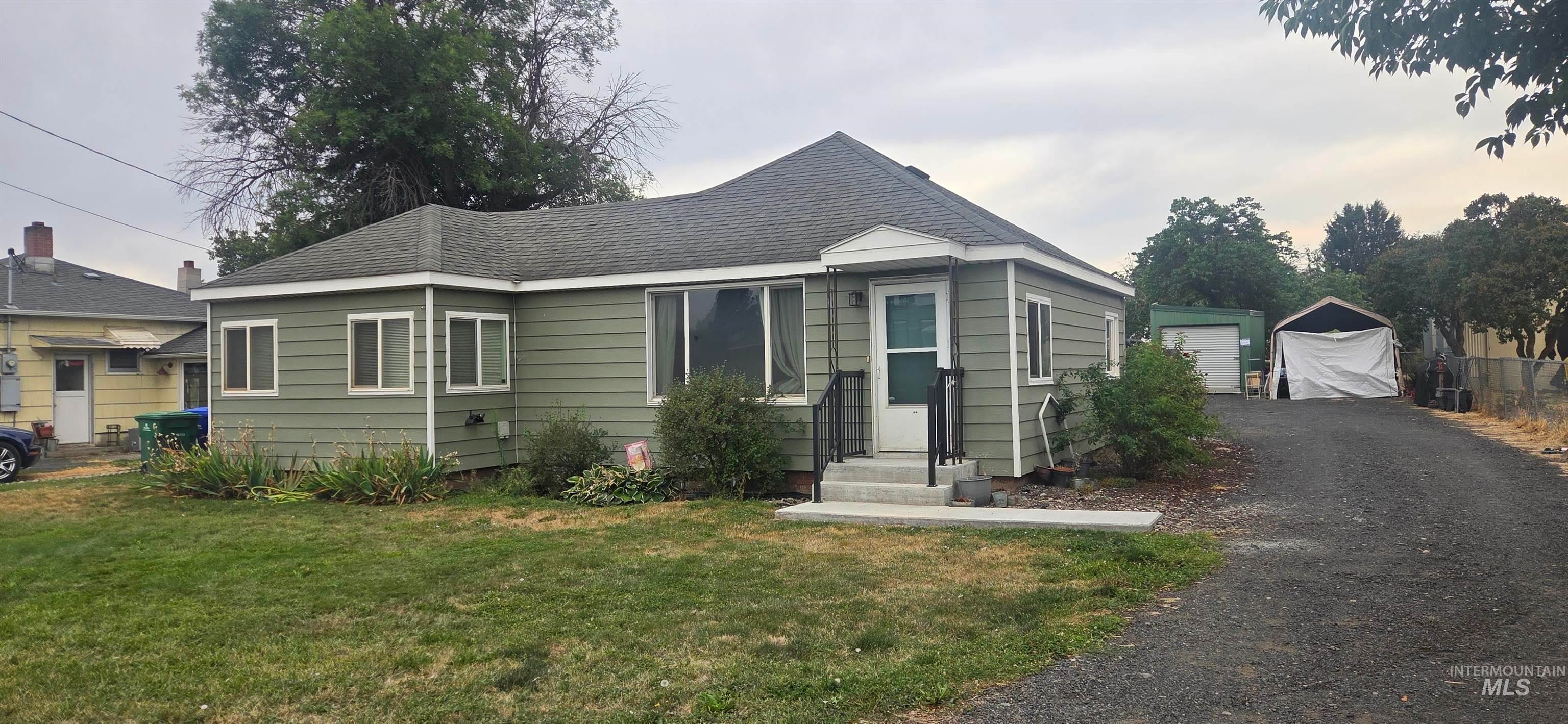 728 Bryden — photo