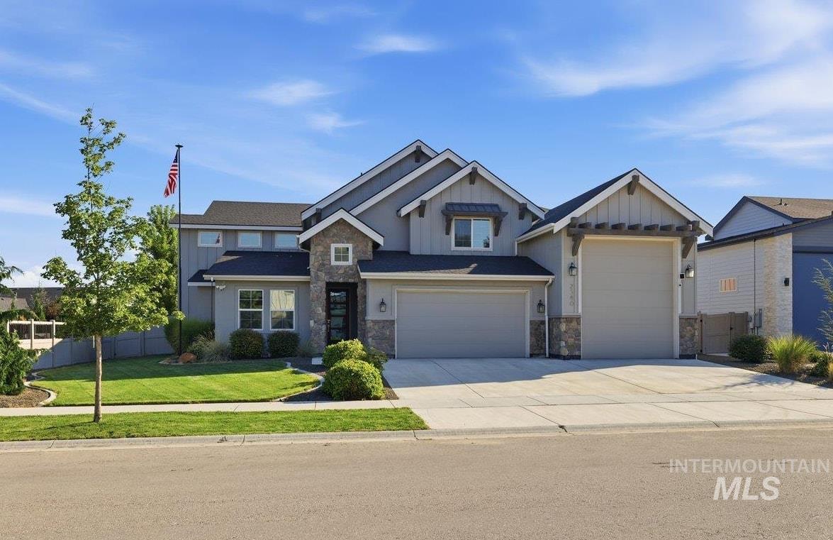 2546 E Lodge Trail Dr — photo