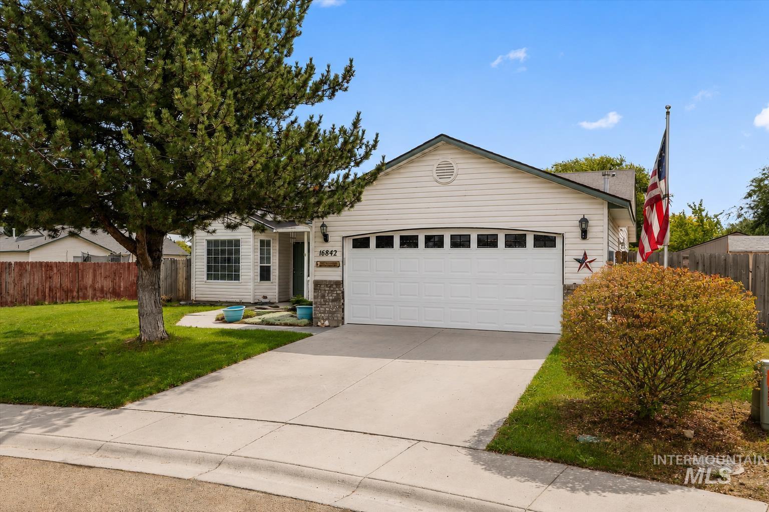 16842 Live Oak Pl — photo