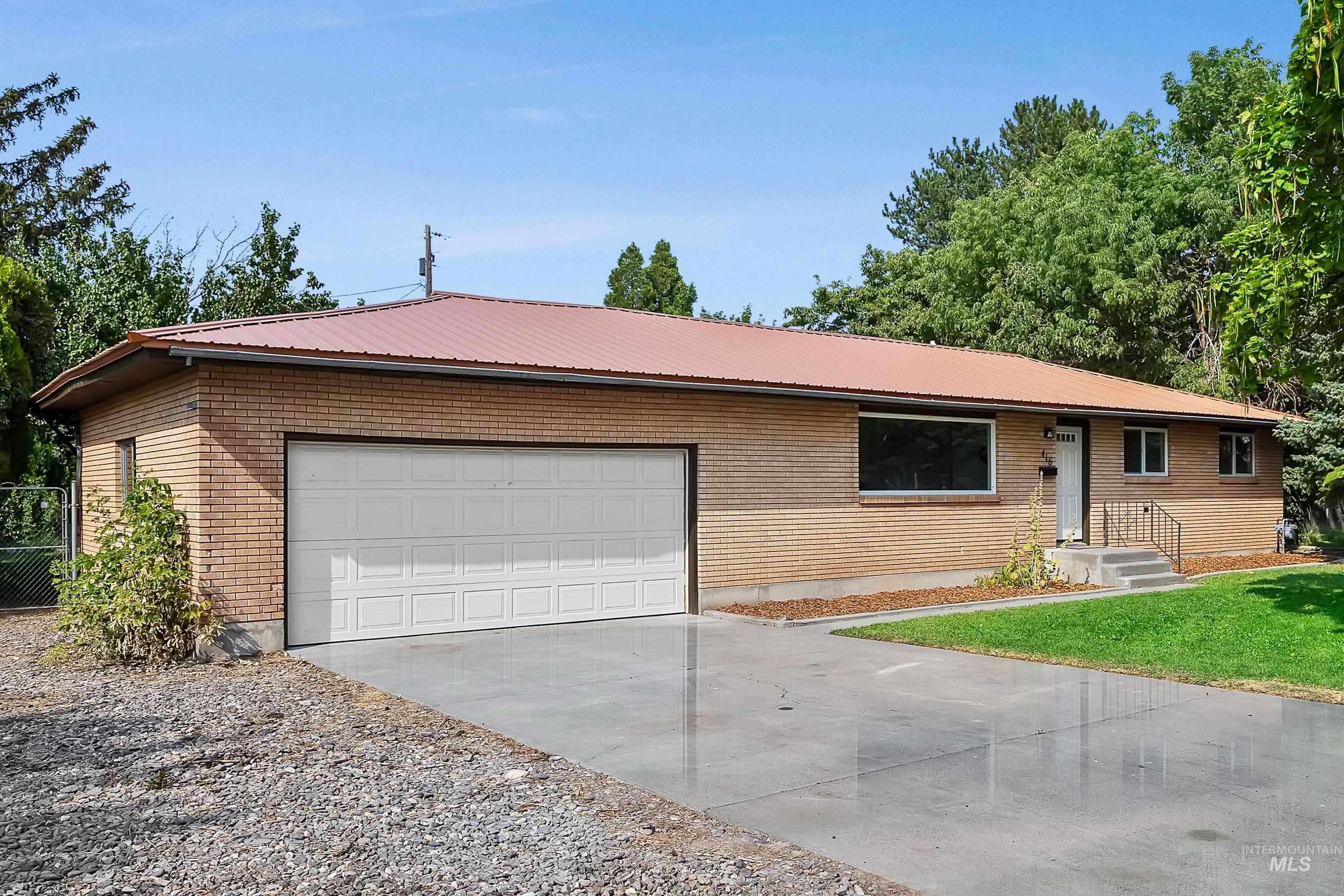 416 Dubois Ave — photo
