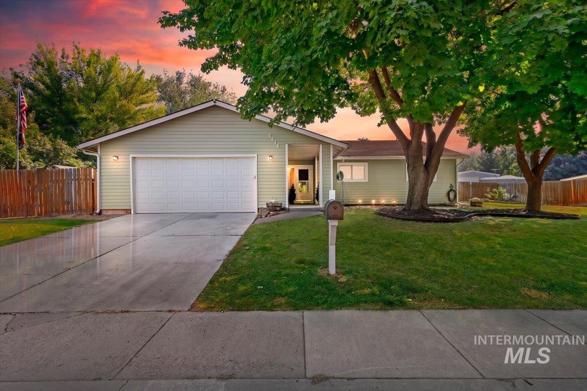 3916 S Genesee Dr. — photo