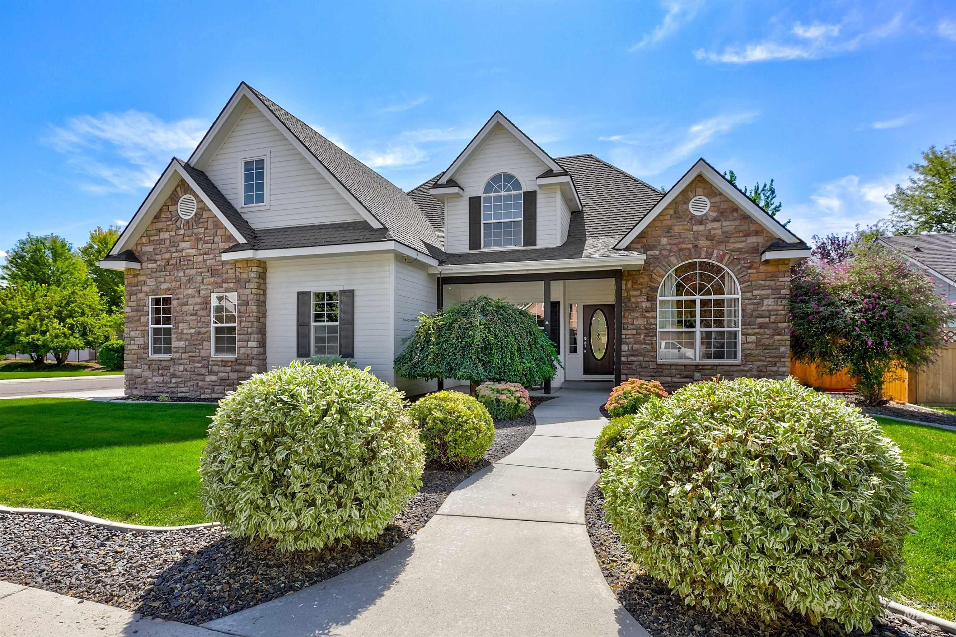 1075 N Falling Water Way — photo