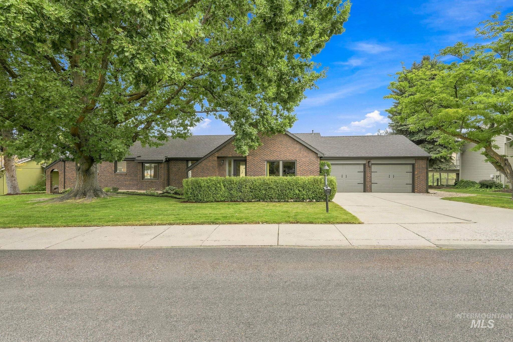 2256 E Table Rock Rd — photo