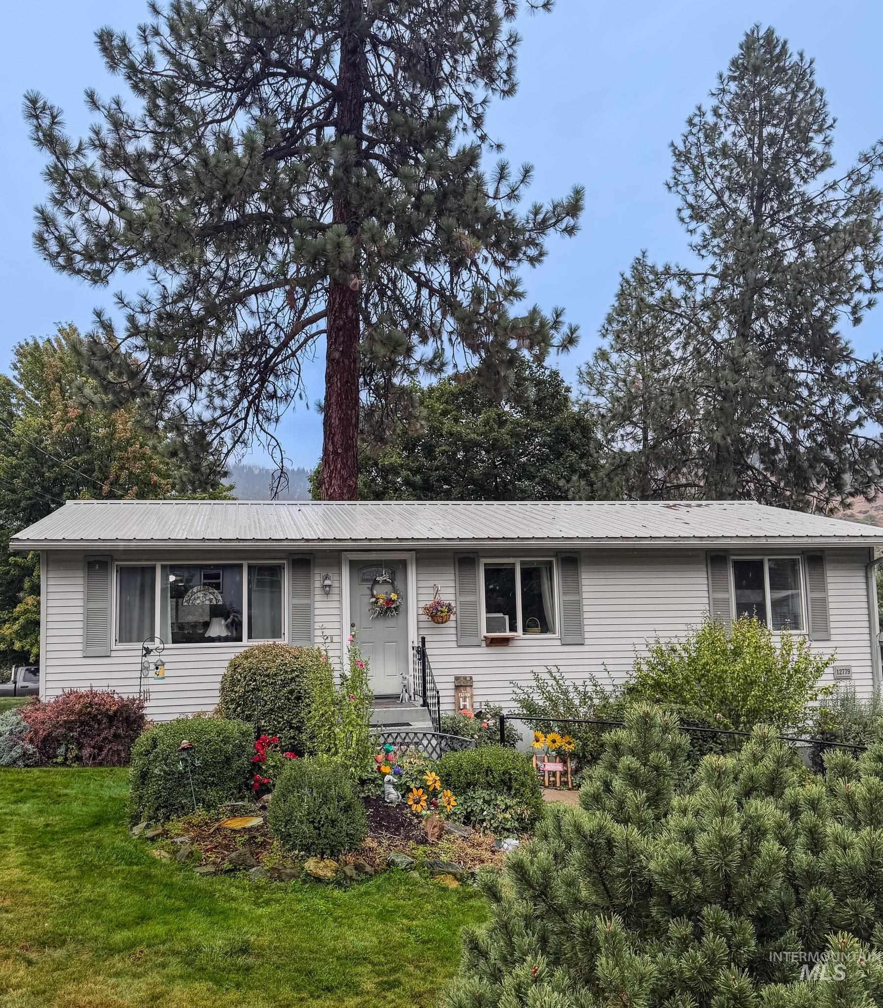 12779 Hartford — photo