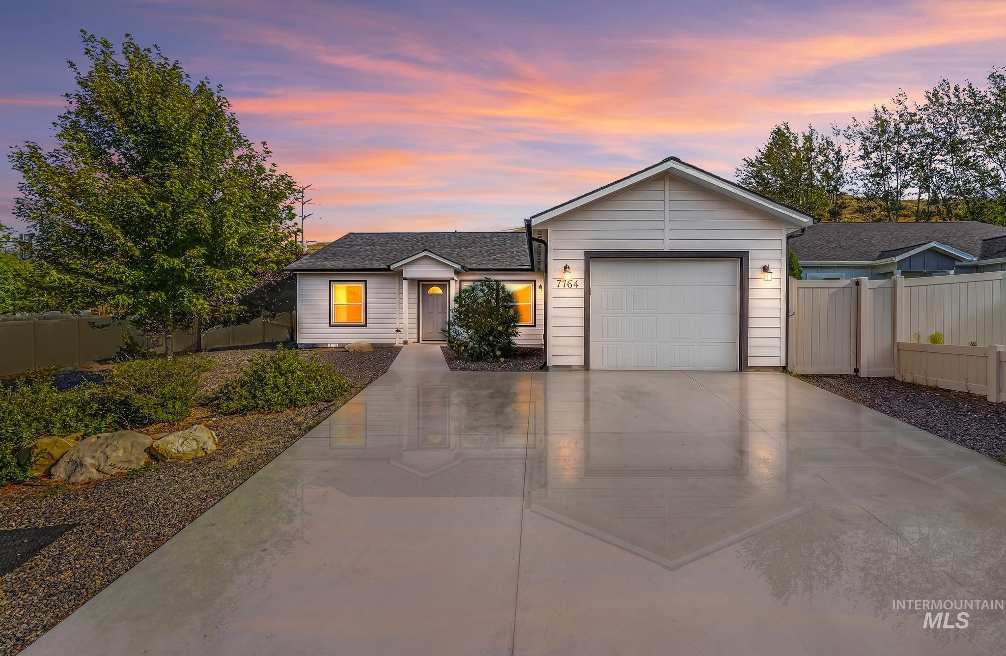 7764 Gary Ln — photo