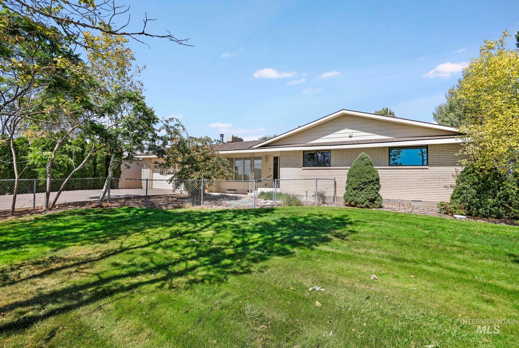 918 W Baseline Rd — photo