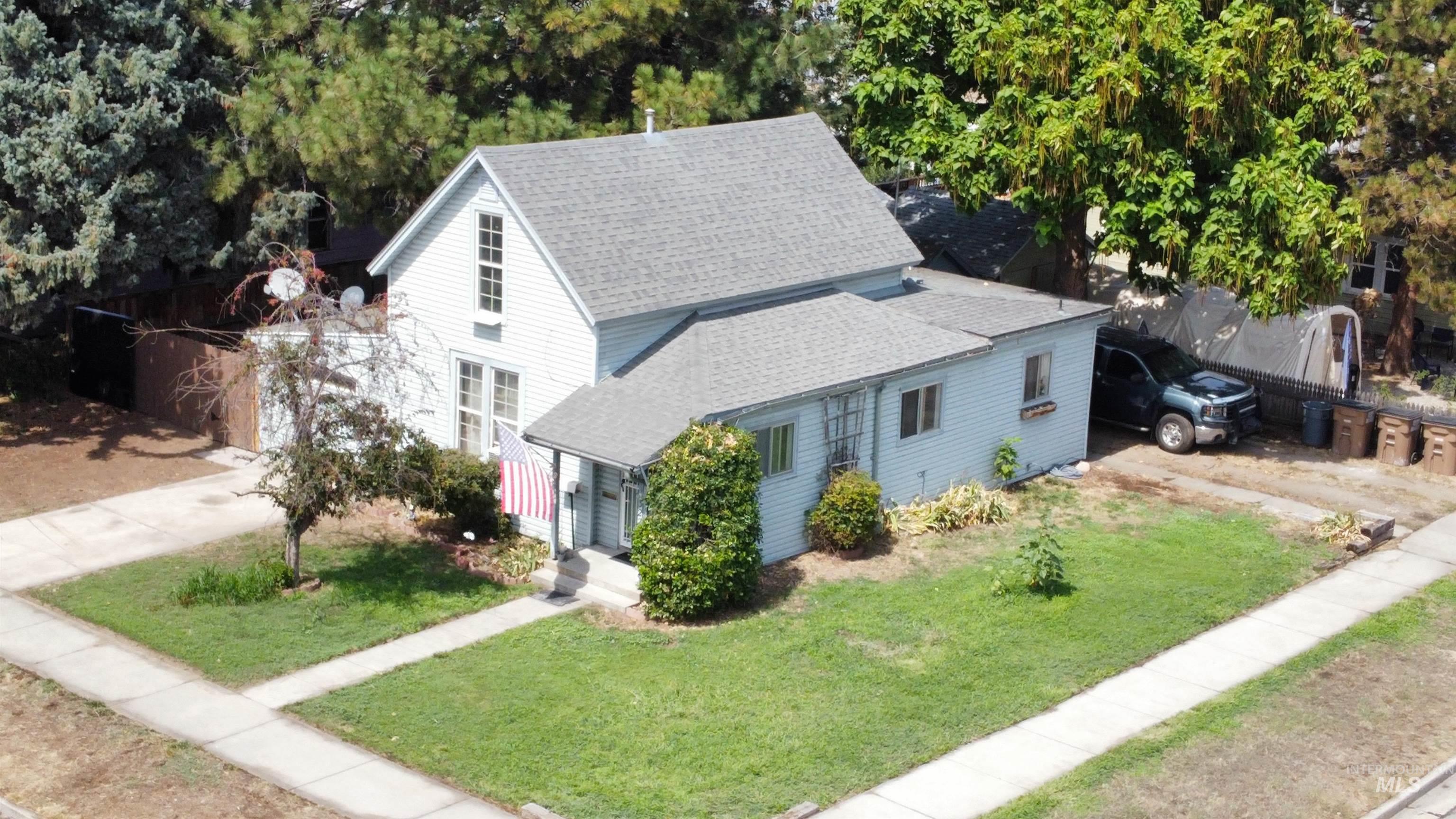 322 E 1st St. — photo