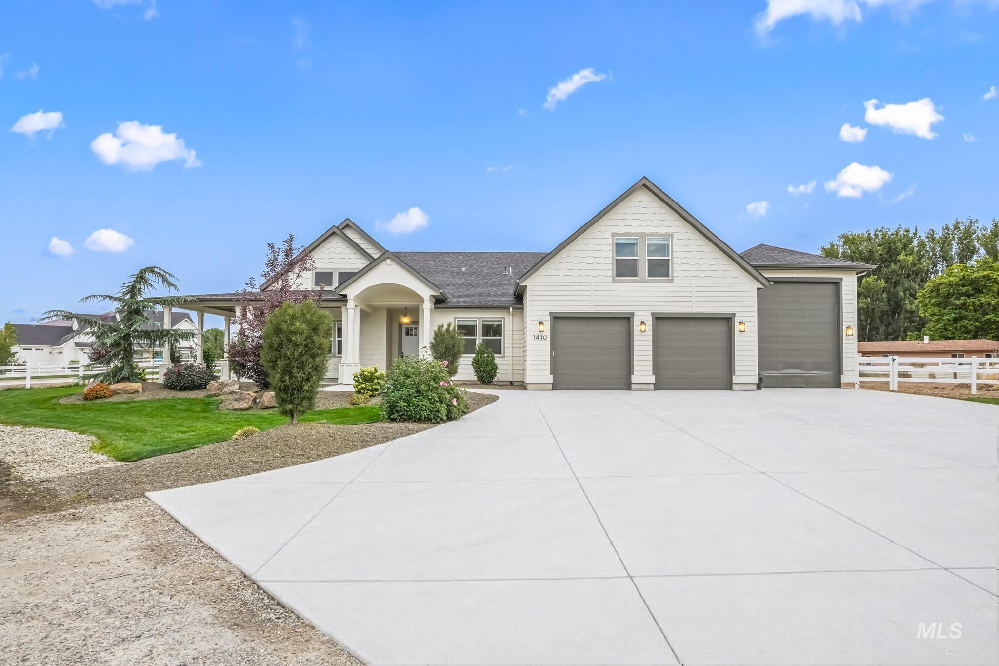 1410 Connelly Ln — photo