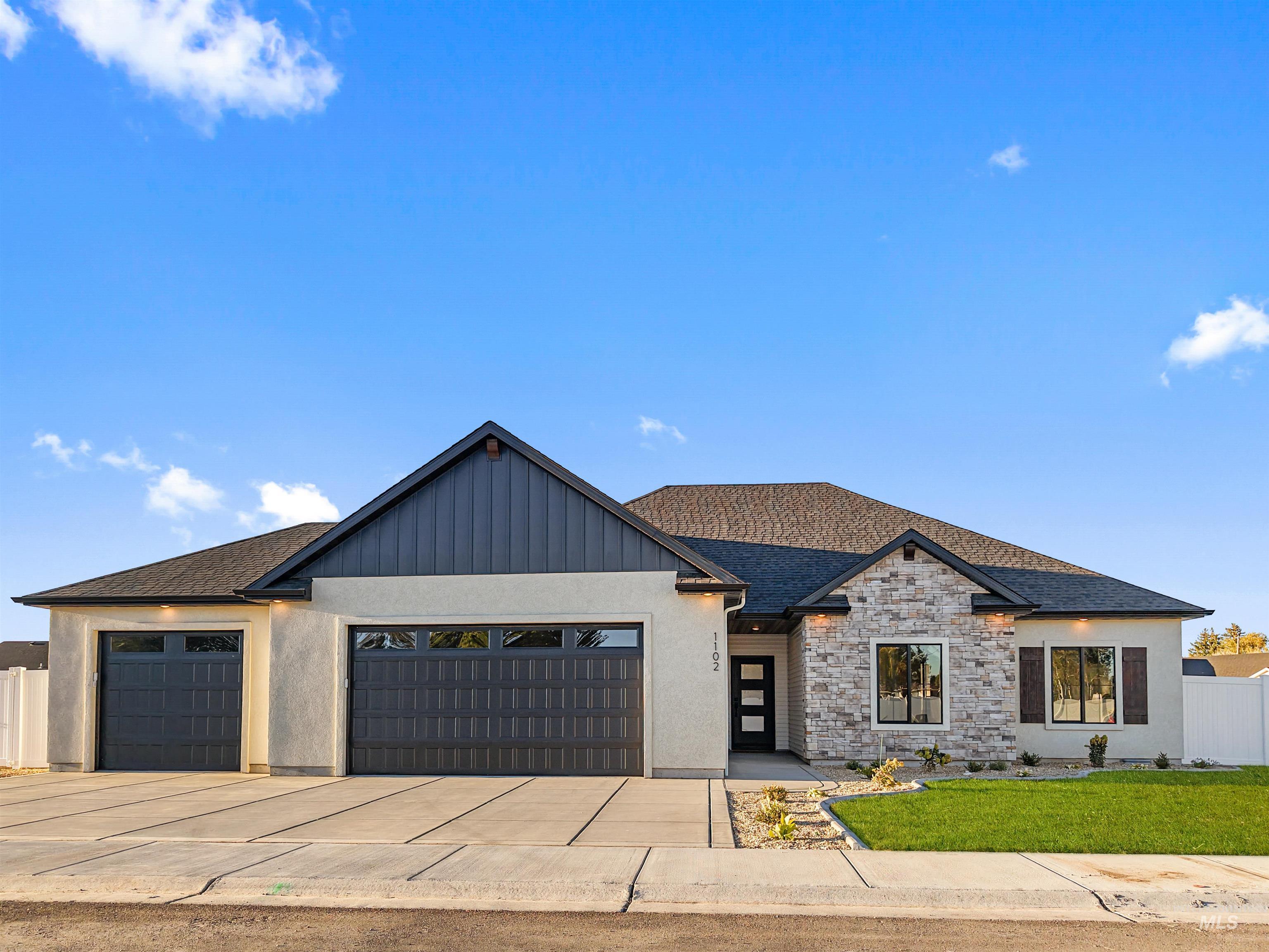 1102 Copper Dr — photo