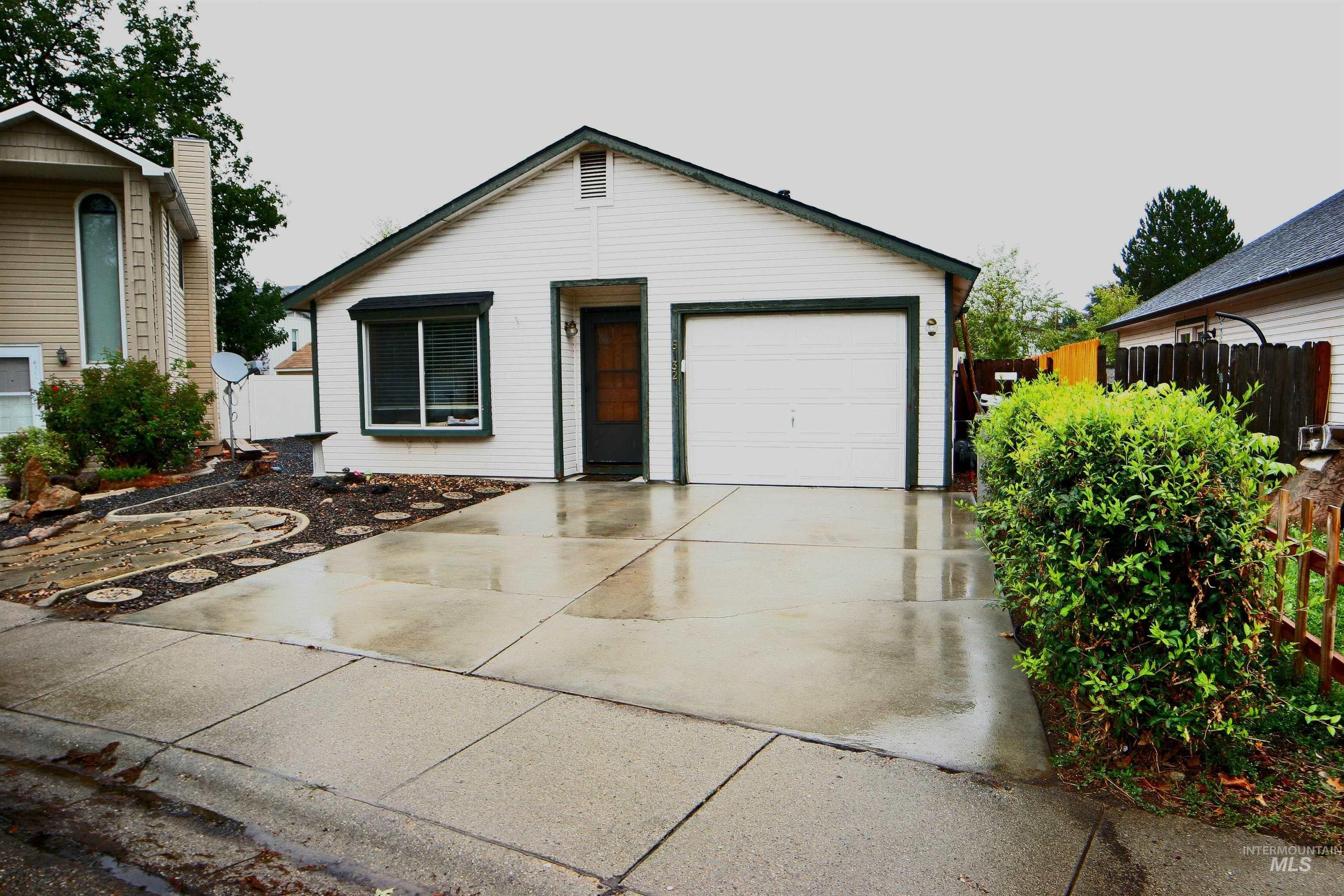 6132 N Brook Pl — photo