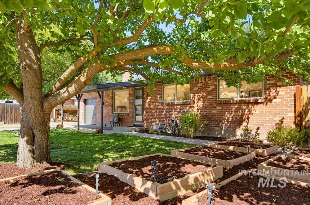 1704 W Olympia Dr — photo
