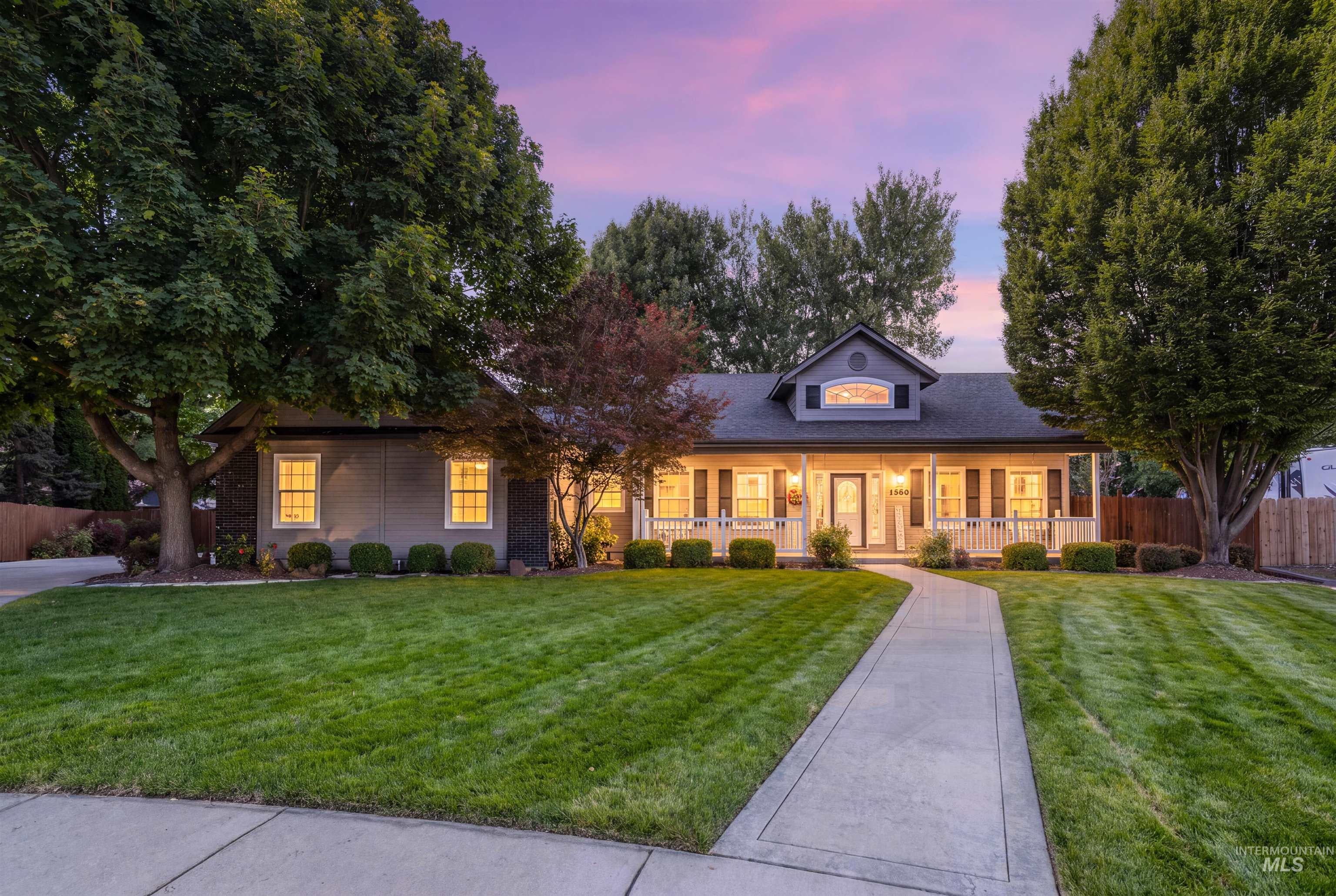 1560 W Yellowstone Ct — photo
