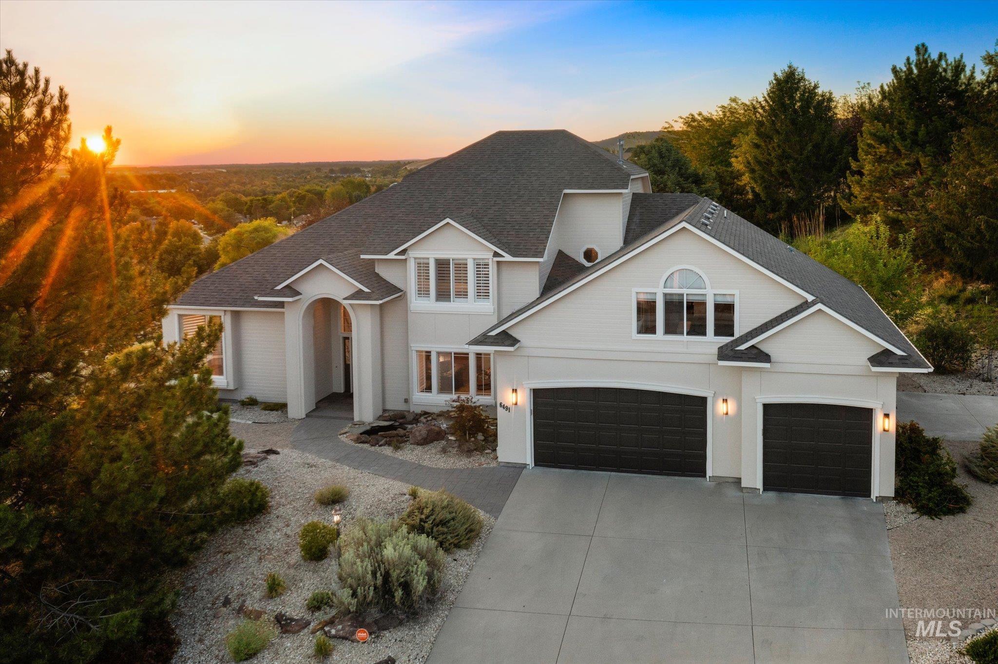 6491 N Hillsboro Pl — photo
