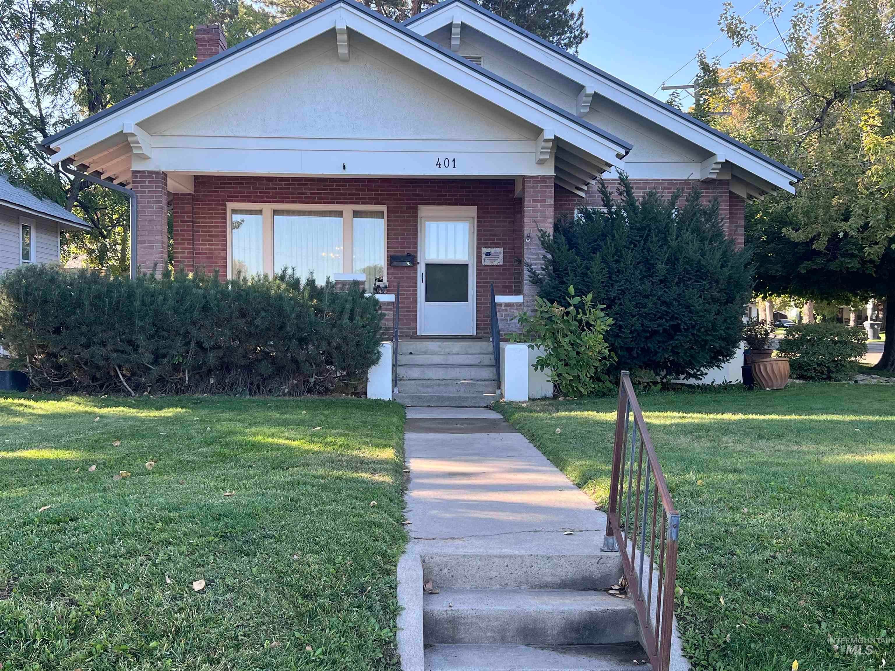 401 E Main St — photo