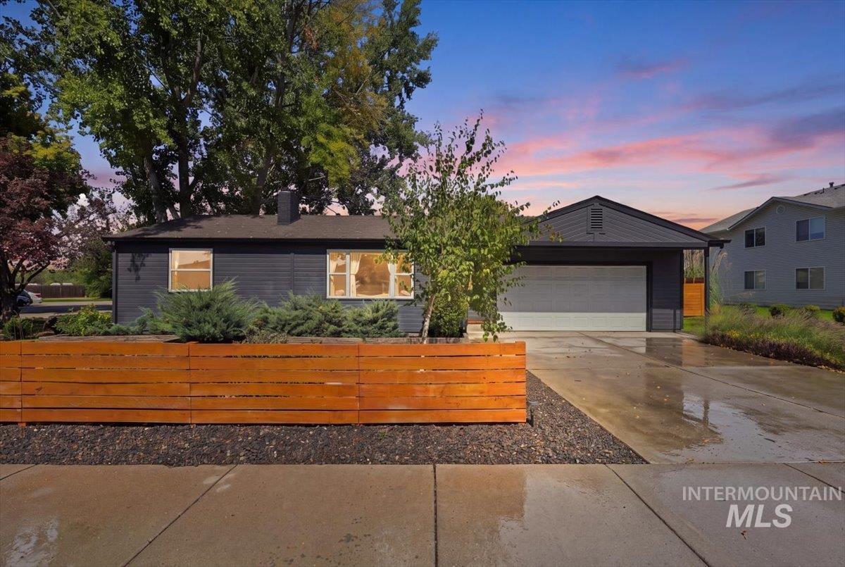 4768 W Kendall St — photo