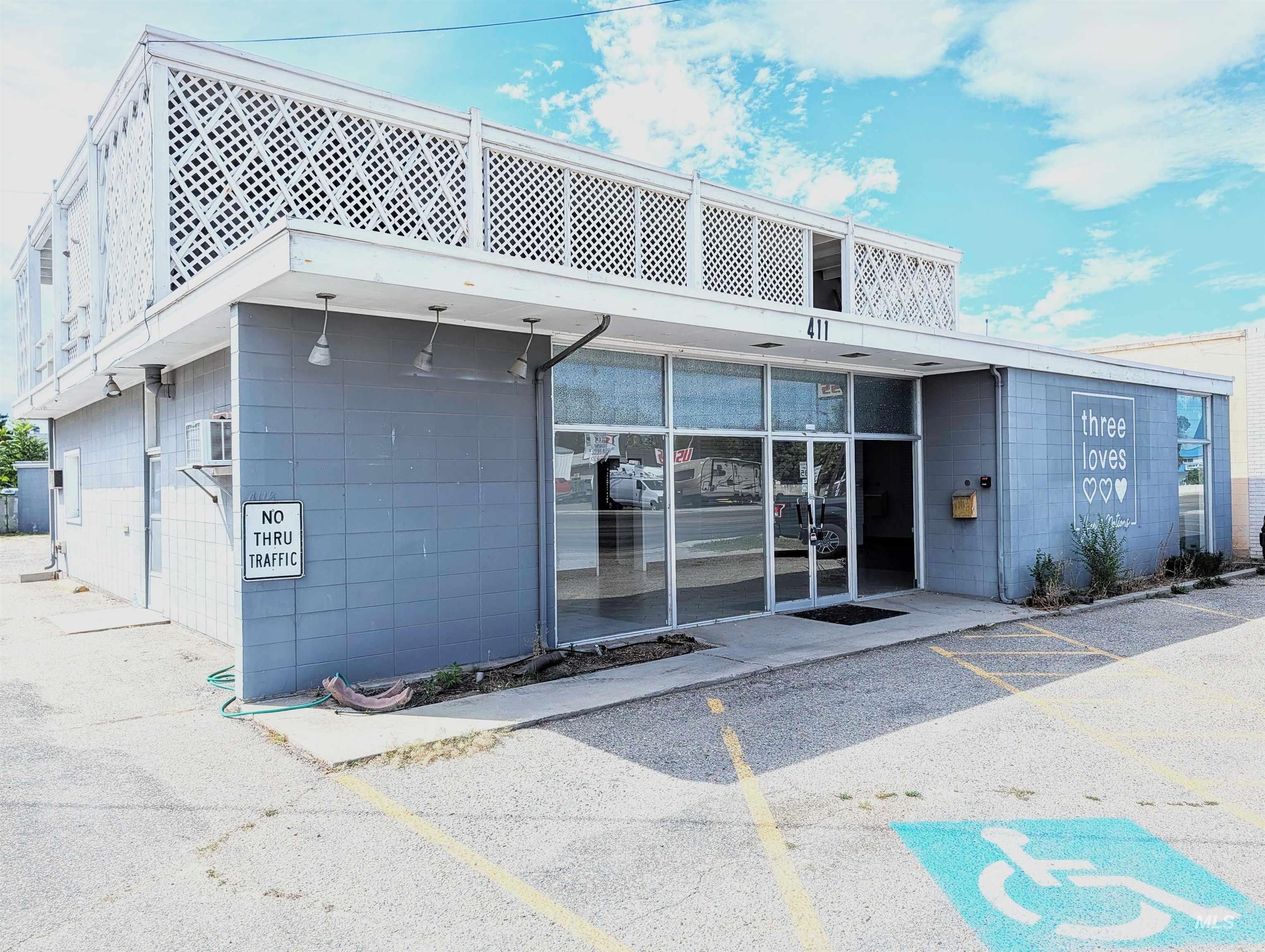 411 Caldwell Blvd — photo