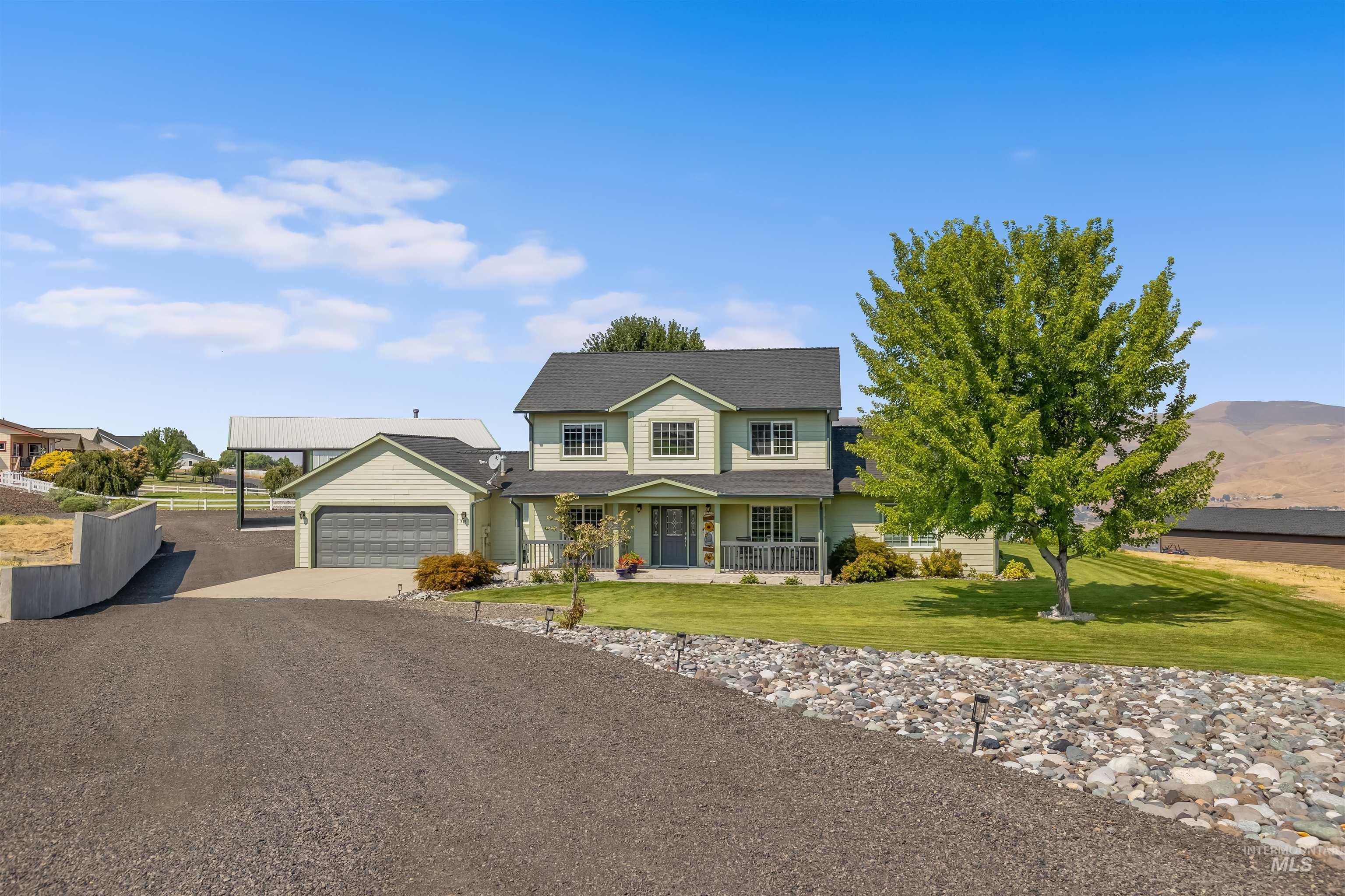 718 Talons Court — photo