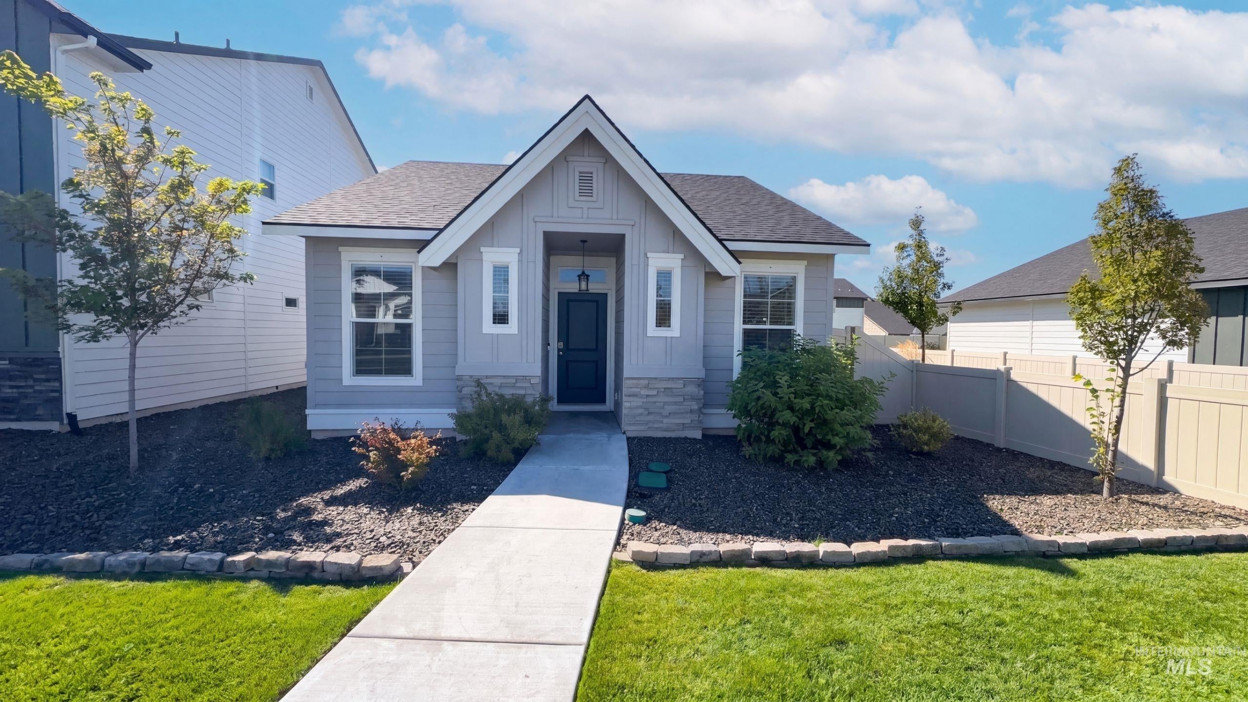 4998 W Thornapple Dr — photo