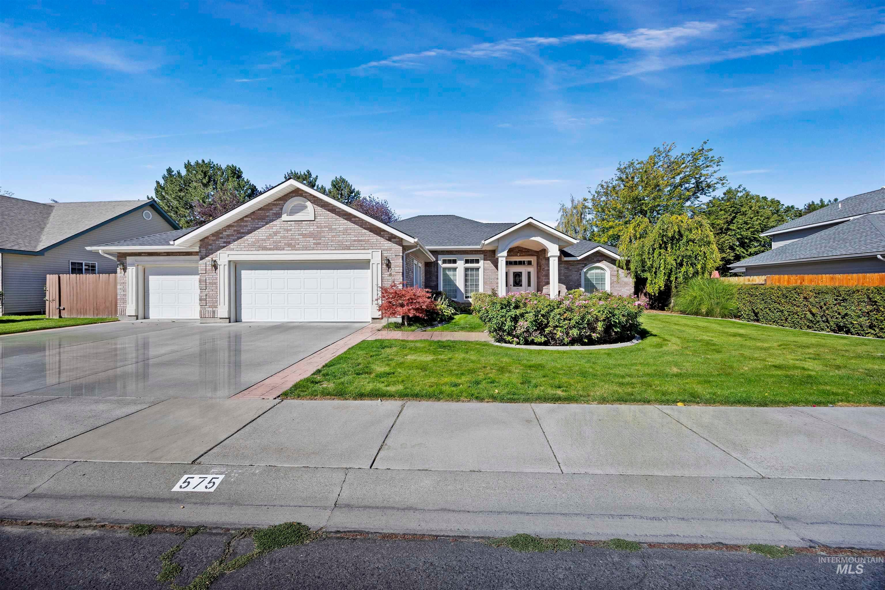 575 Woodland Drive — photo