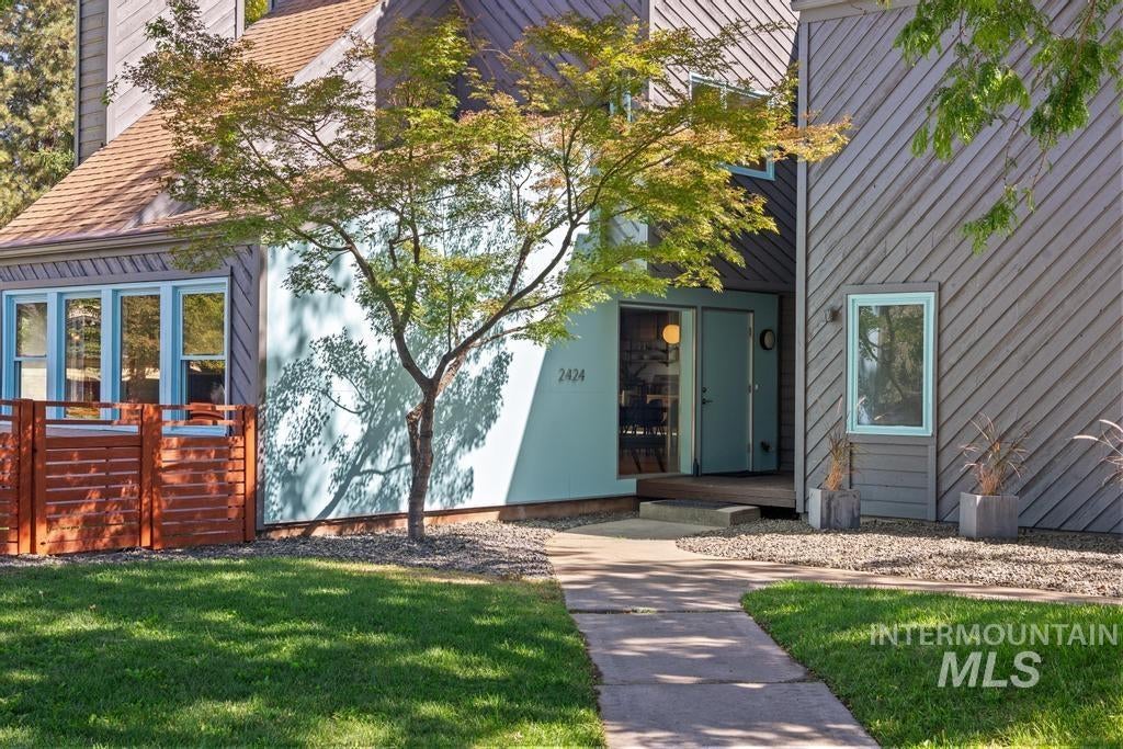2424 S Odle — photo