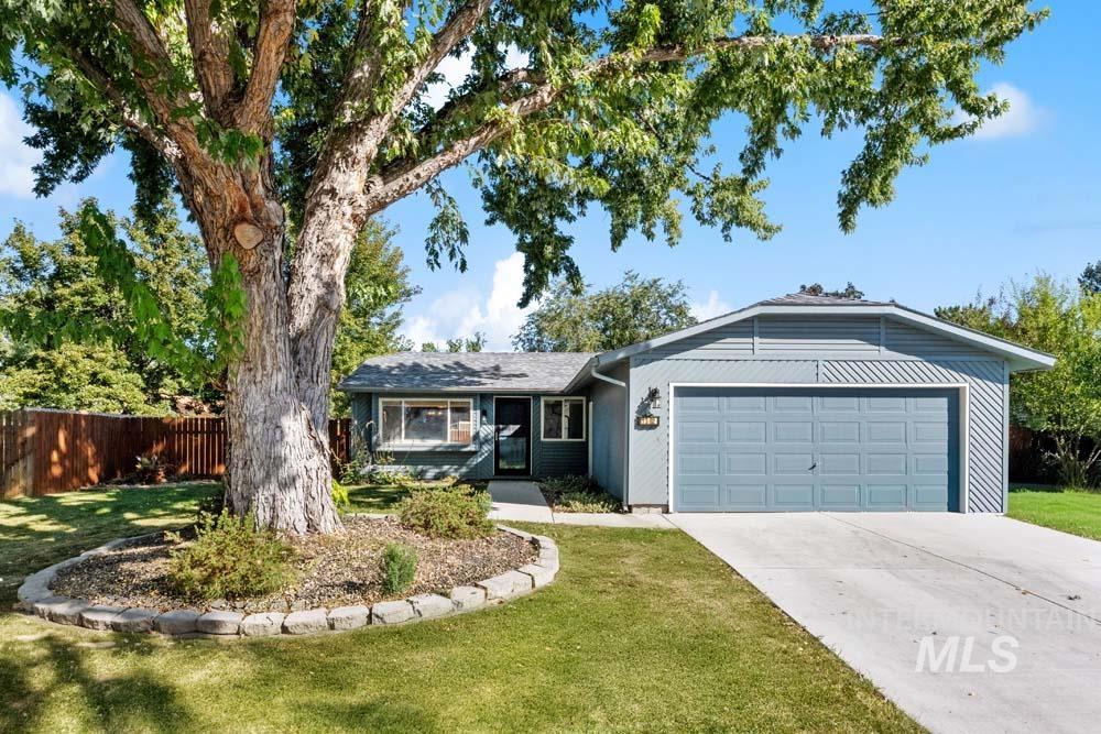 1302 E Victory Rd — photo